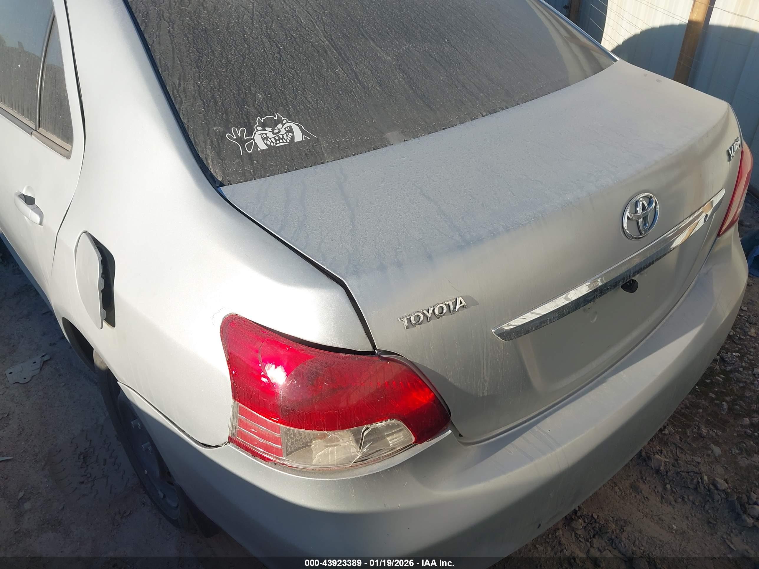 TOYOTA YARIS image 6
