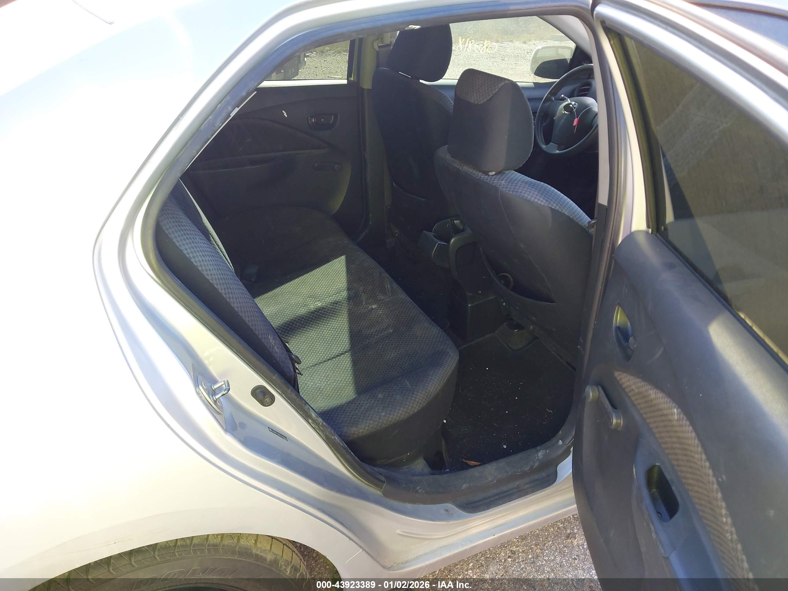 TOYOTA YARIS image 8