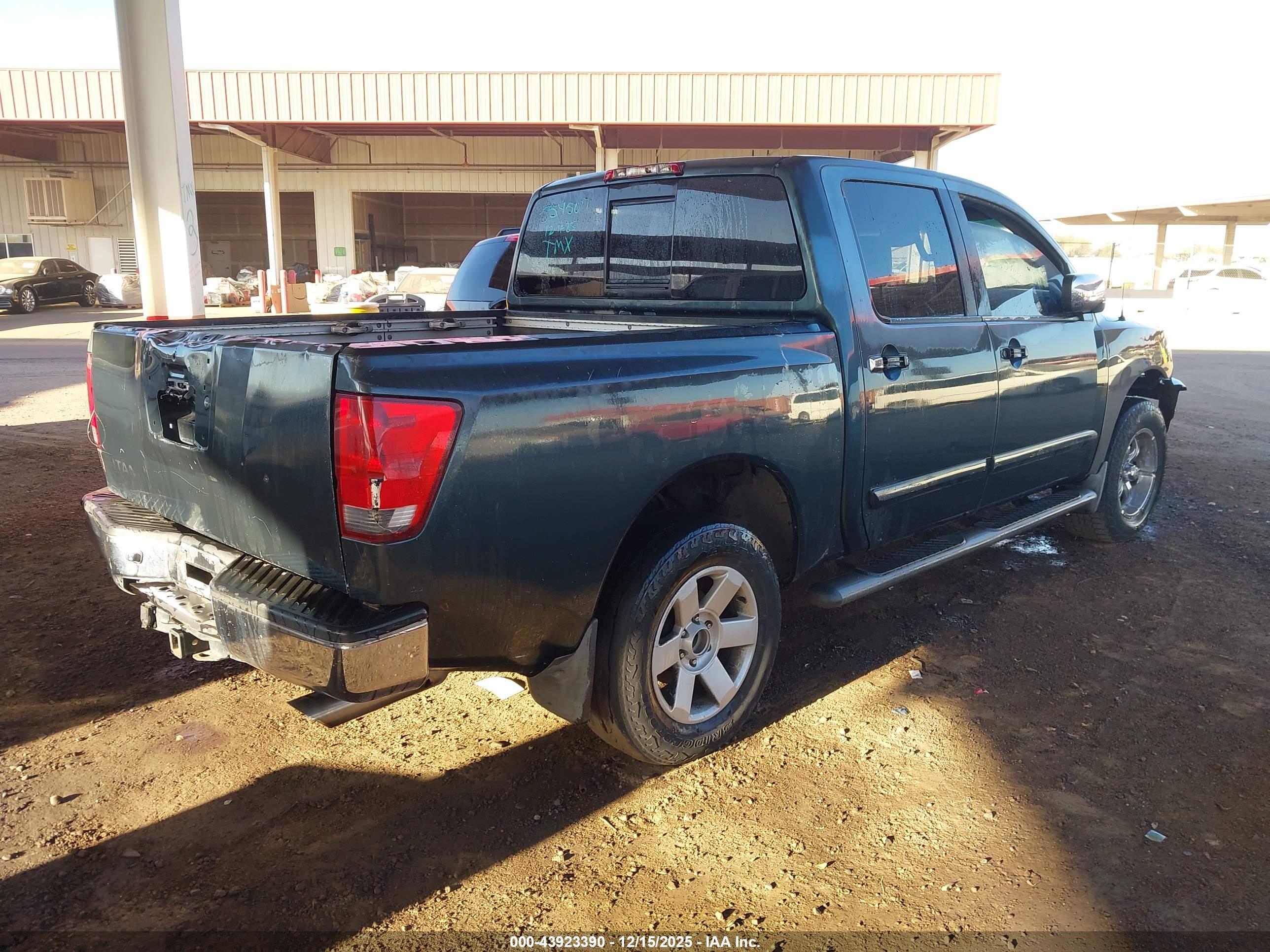 NISSAN TITAN image 4