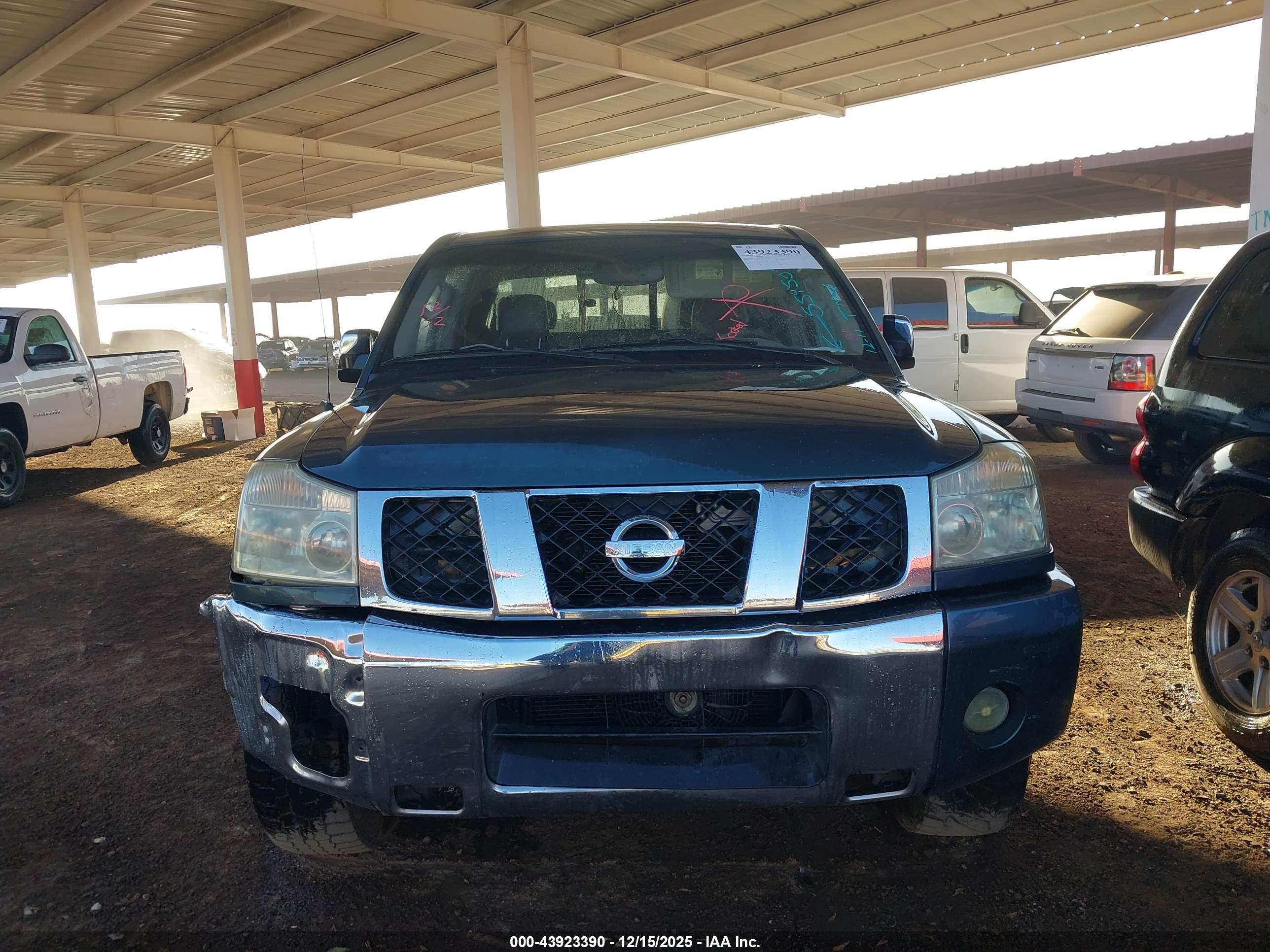 NISSAN TITAN image 6