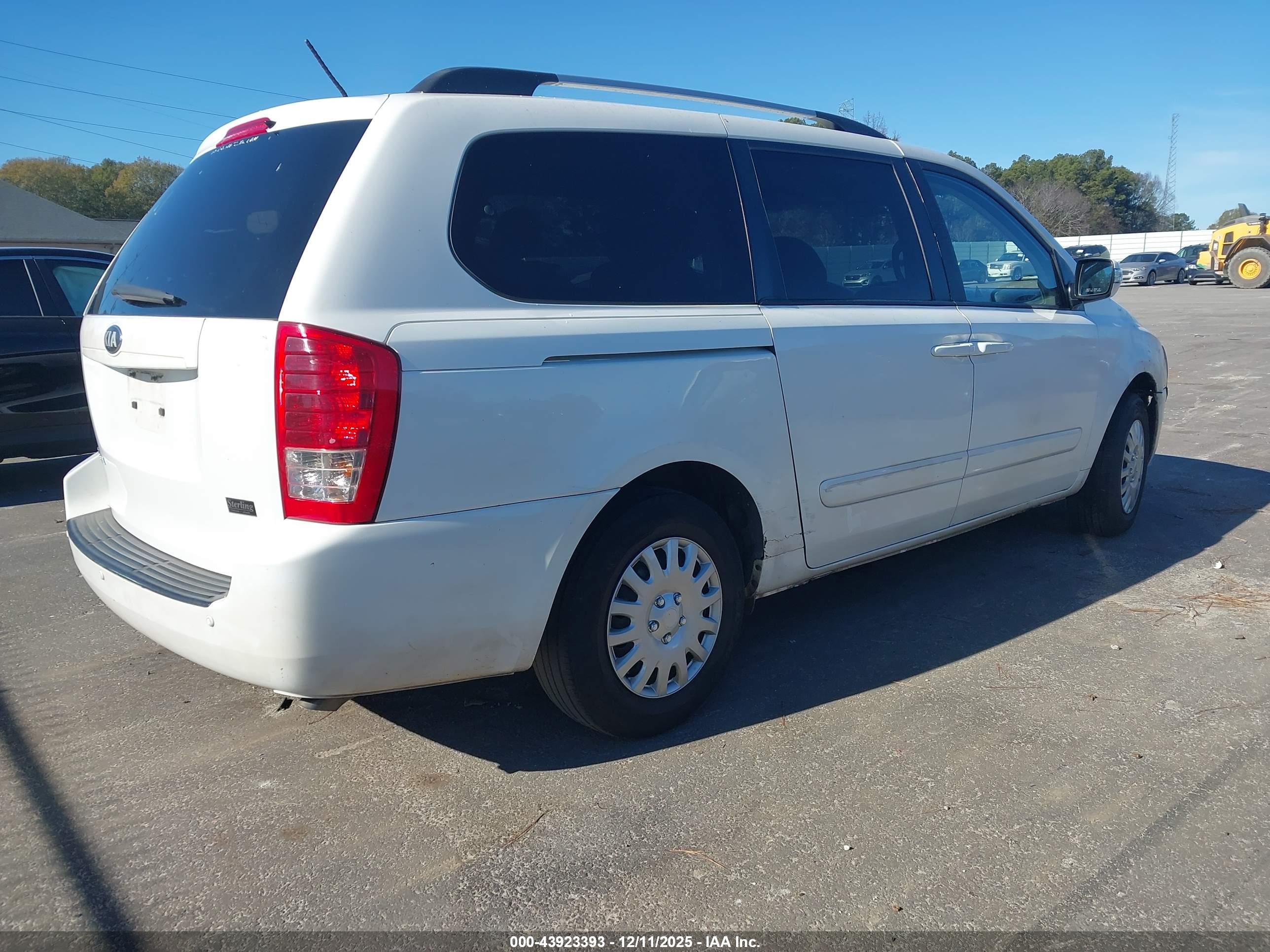 KIA SEDONA image 4