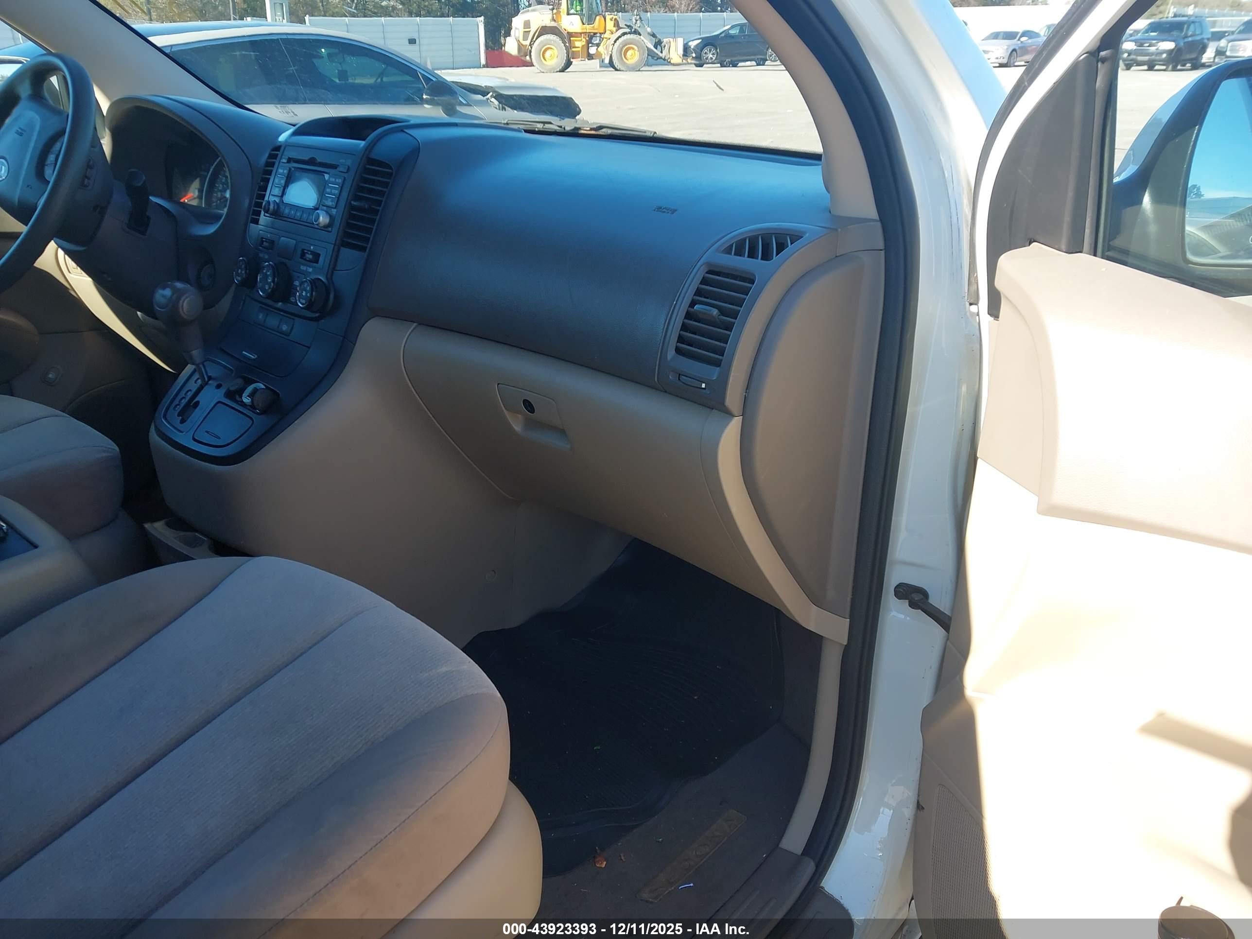 KIA SEDONA image 5