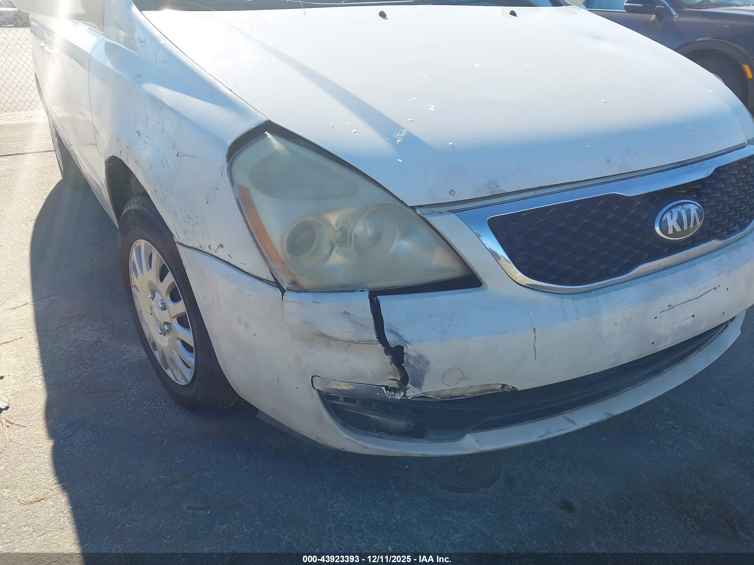 KIA SEDONA image 6