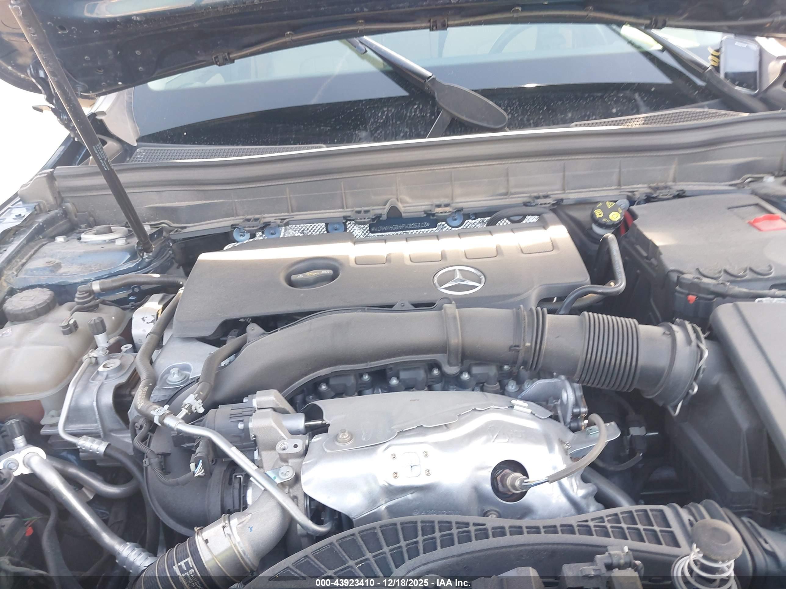 MERCEDES-BENZ GLB image 10