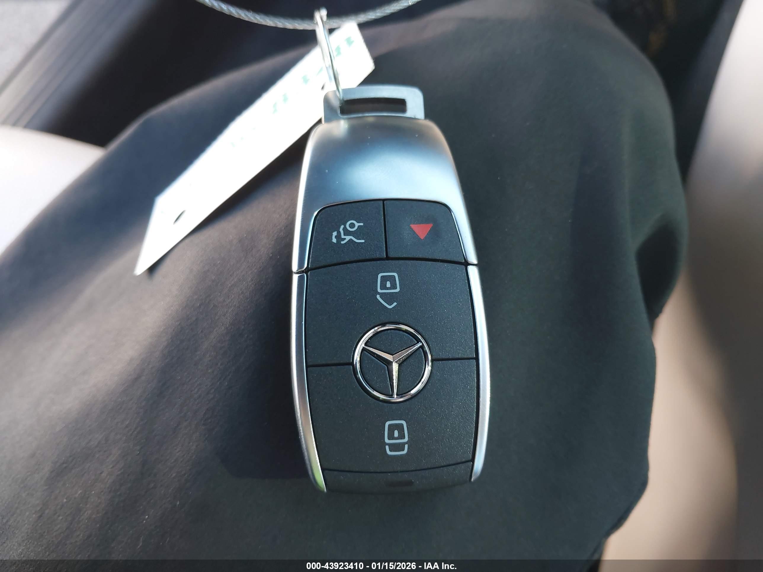 MERCEDES-BENZ GLB image 11