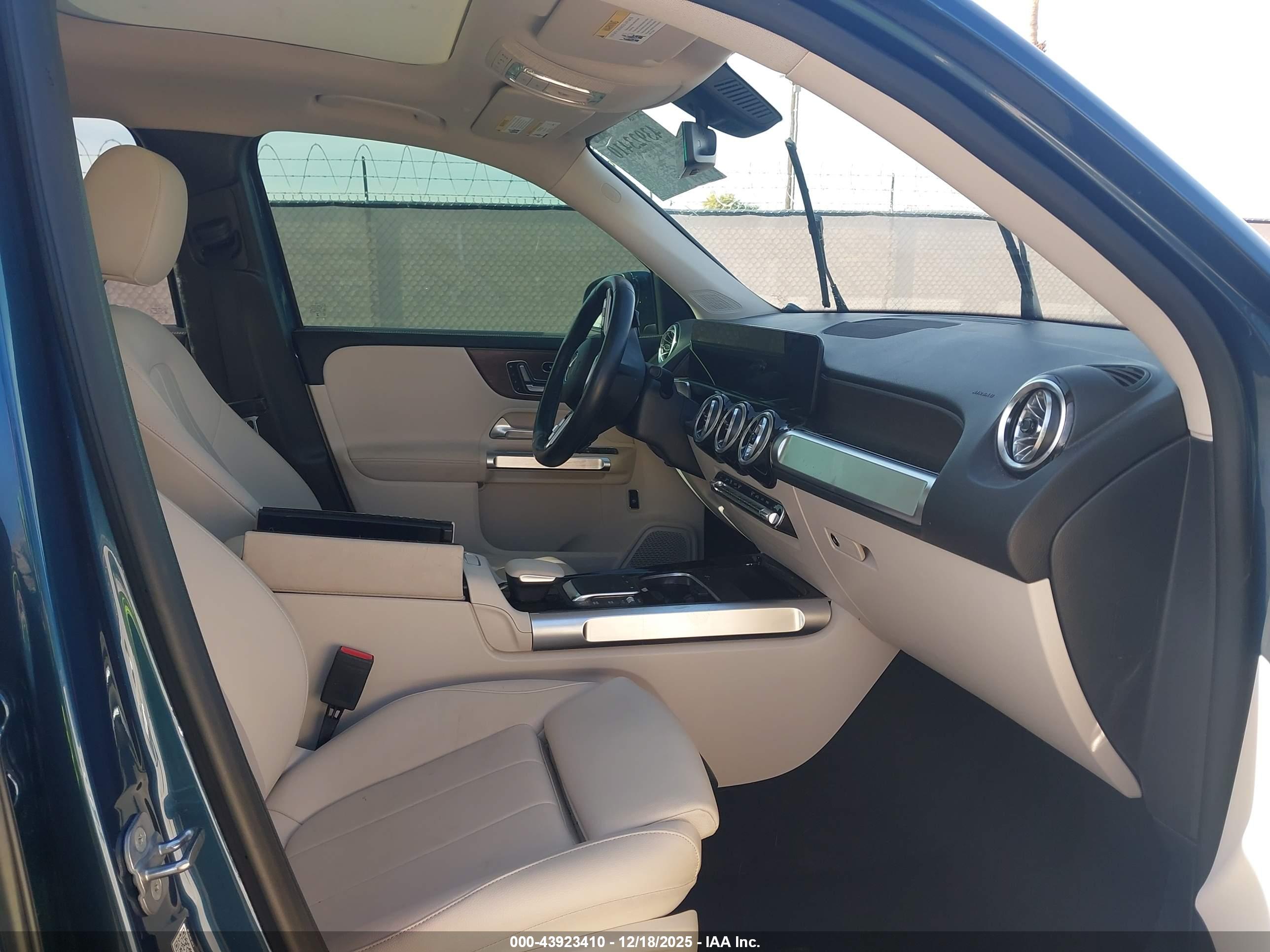 MERCEDES-BENZ GLB image 5