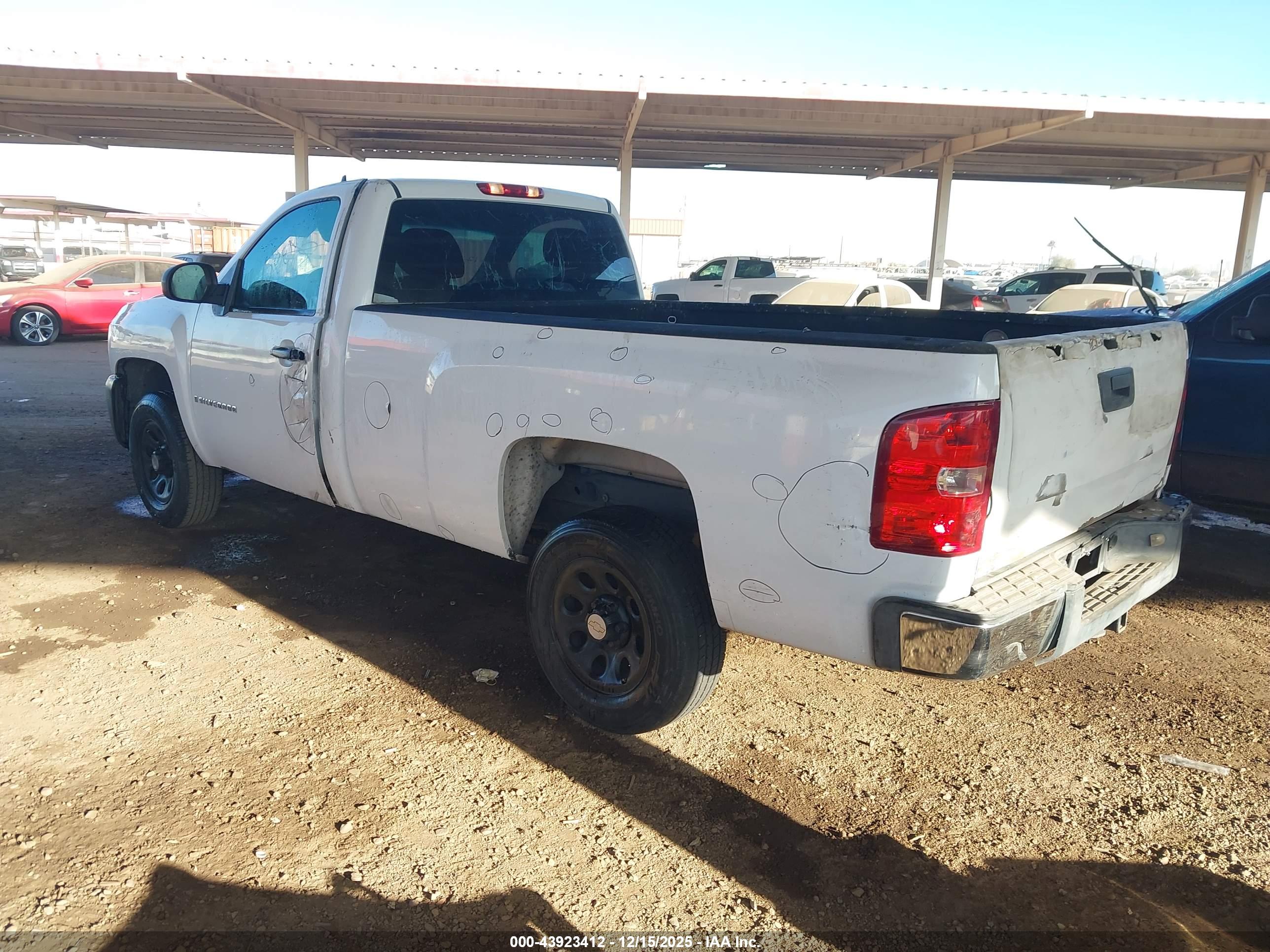 CHEVROLET SILVERADO image 3