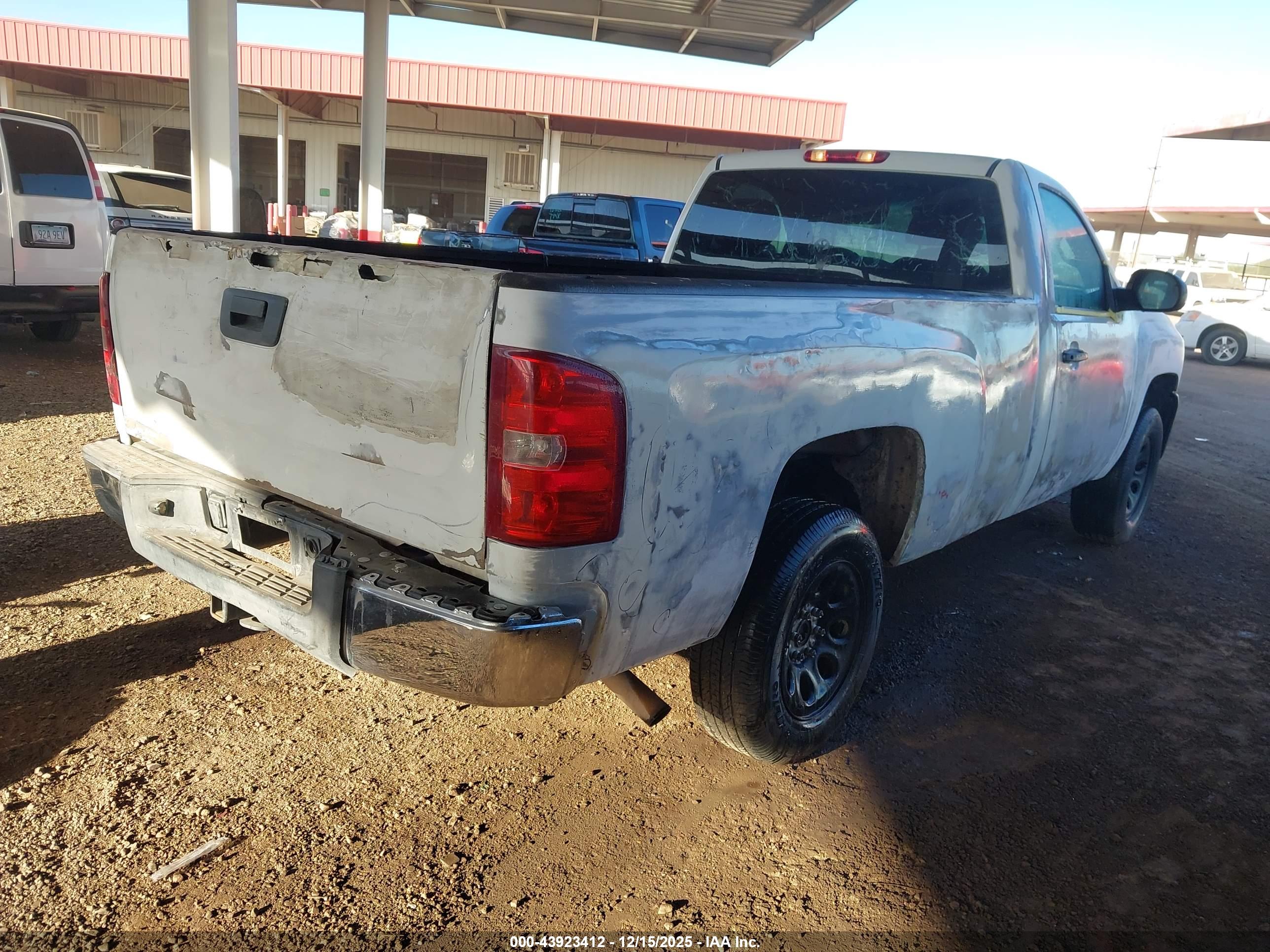 CHEVROLET SILVERADO image 4