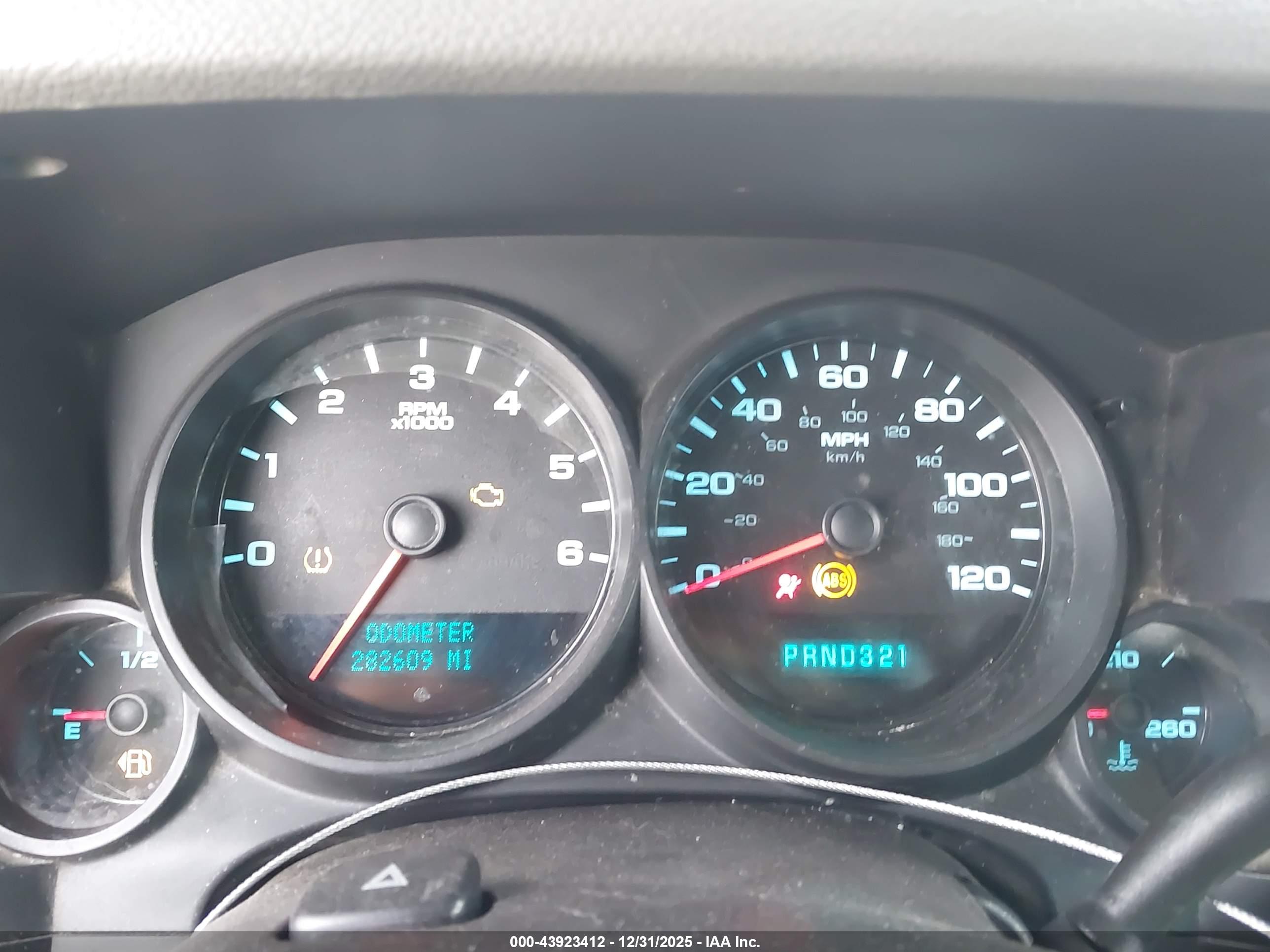 CHEVROLET SILVERADO image 7