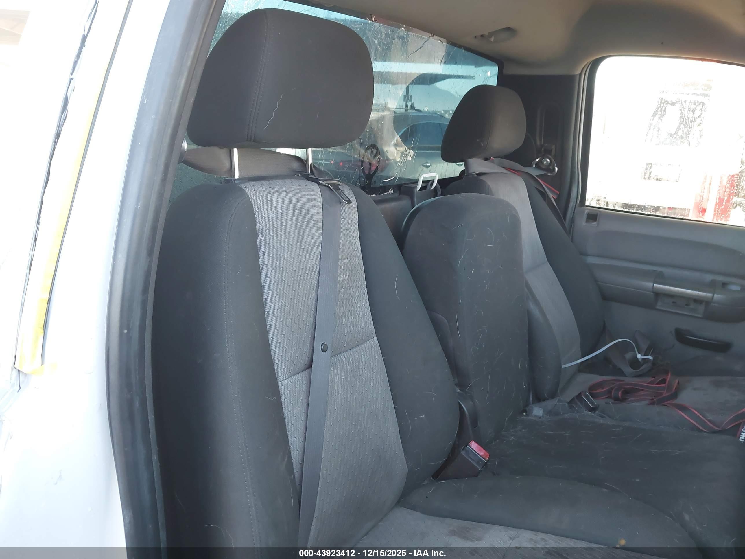 CHEVROLET SILVERADO image 8