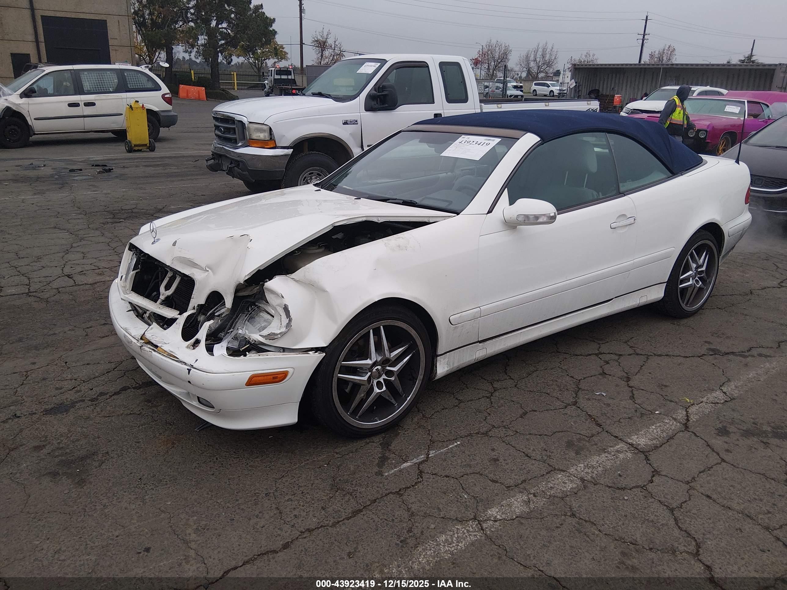 MERCEDES-BENZ CLK image 2