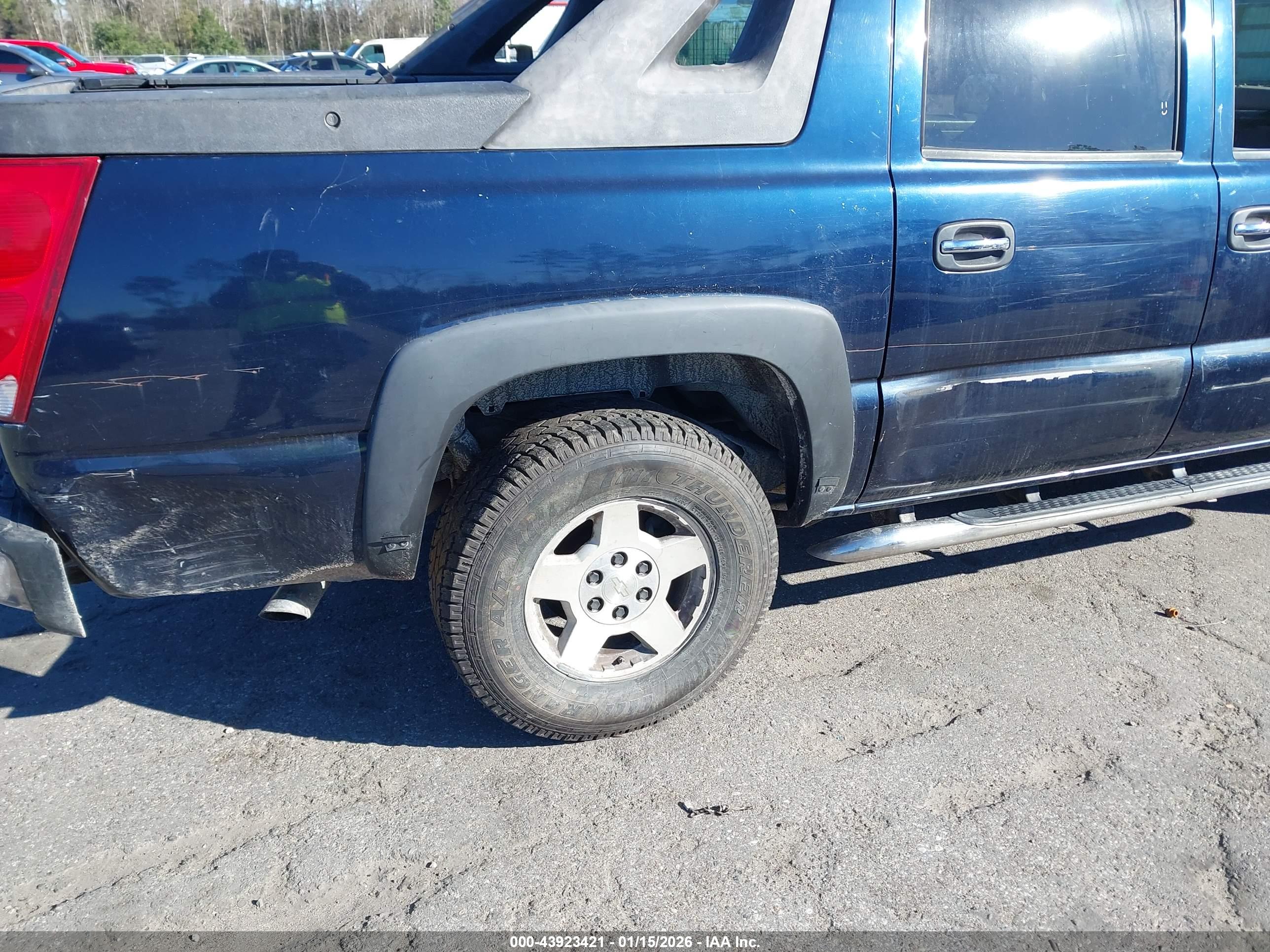 CHEVROLET AVALANCHE image 6