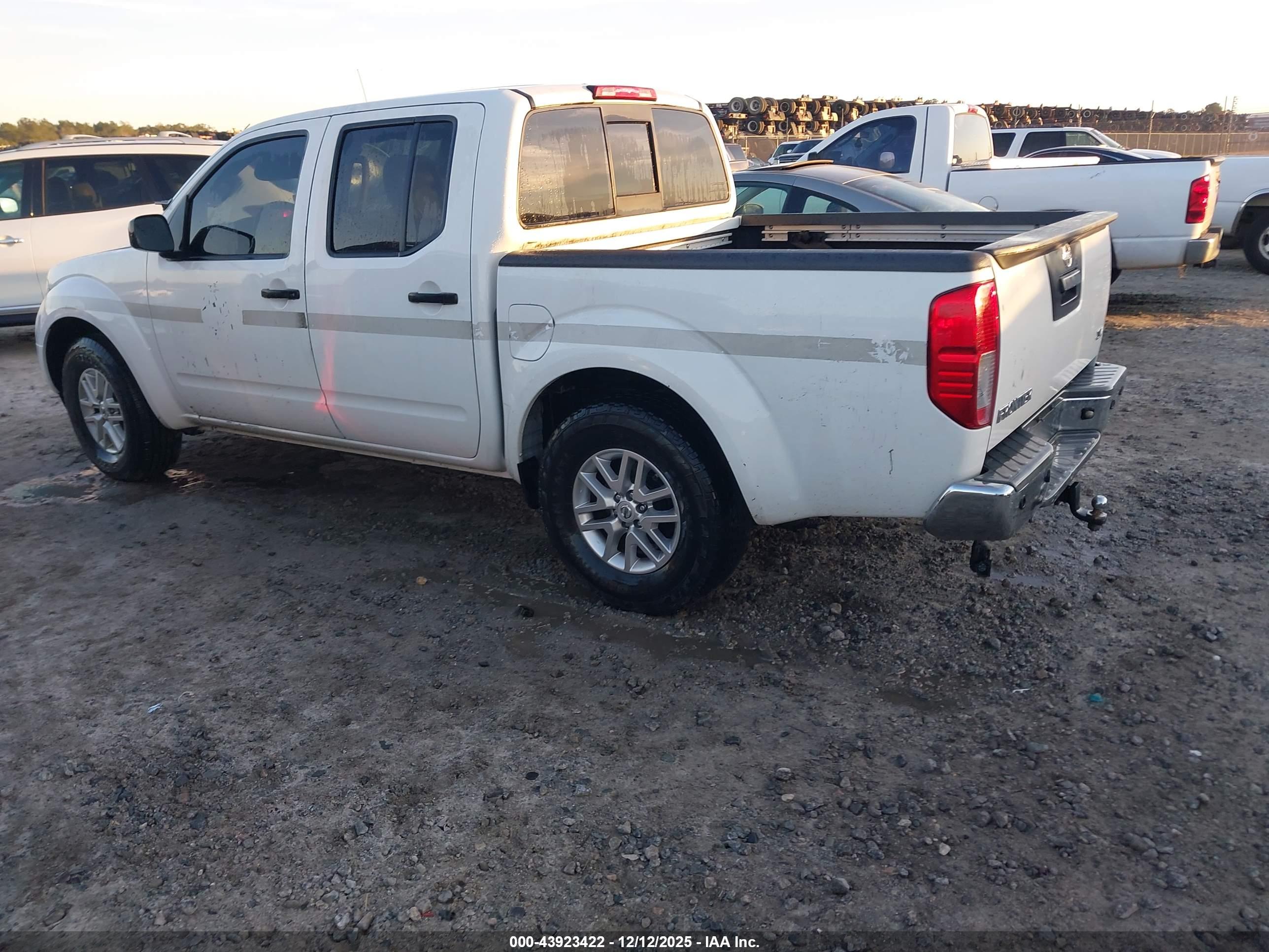 NISSAN FRONTIER image 2