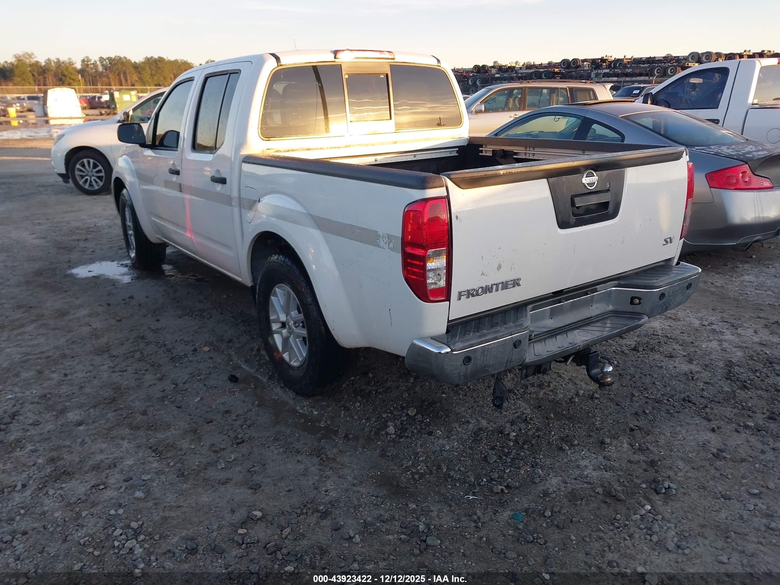 NISSAN FRONTIER image 3