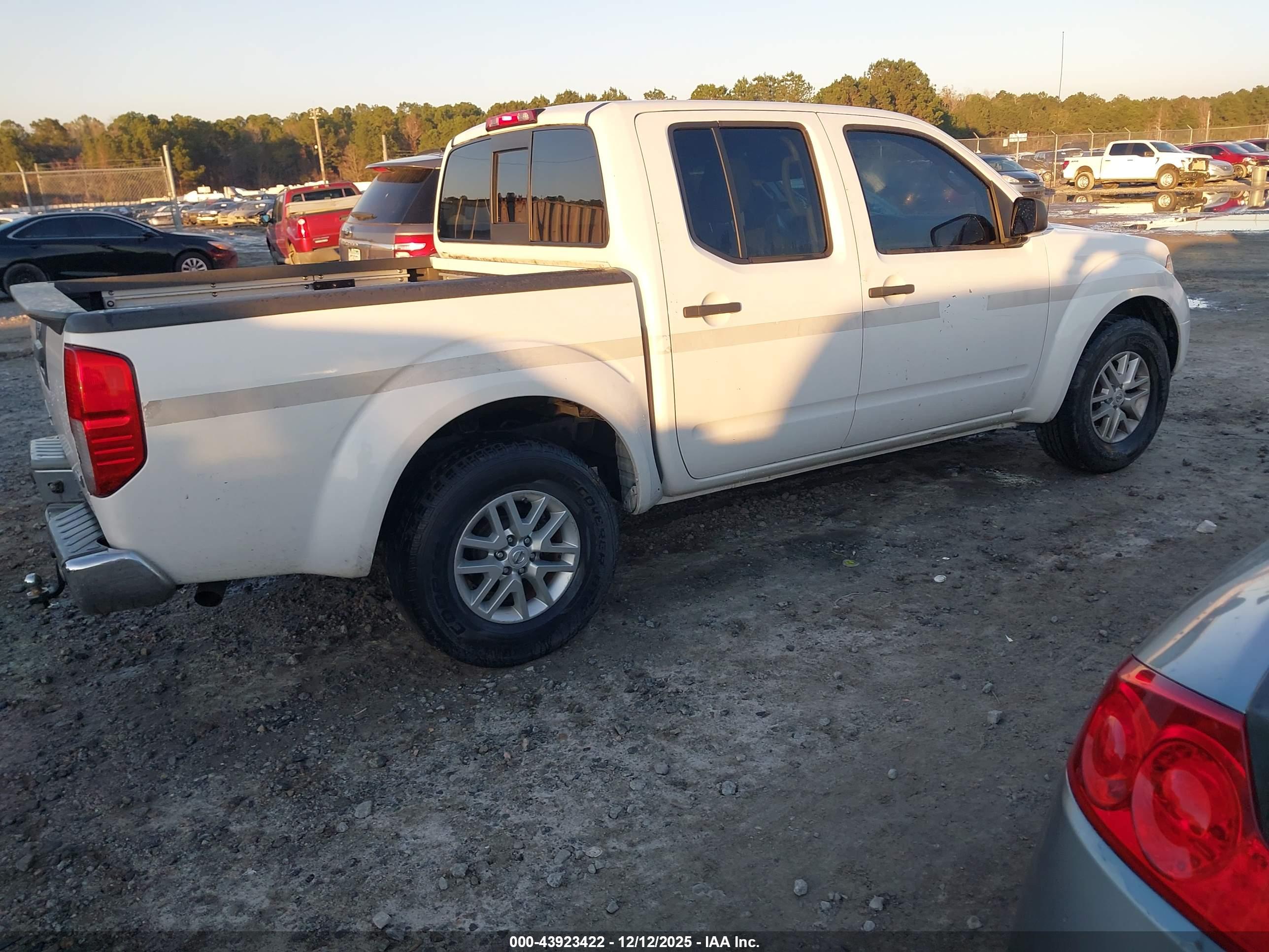 NISSAN FRONTIER image 4