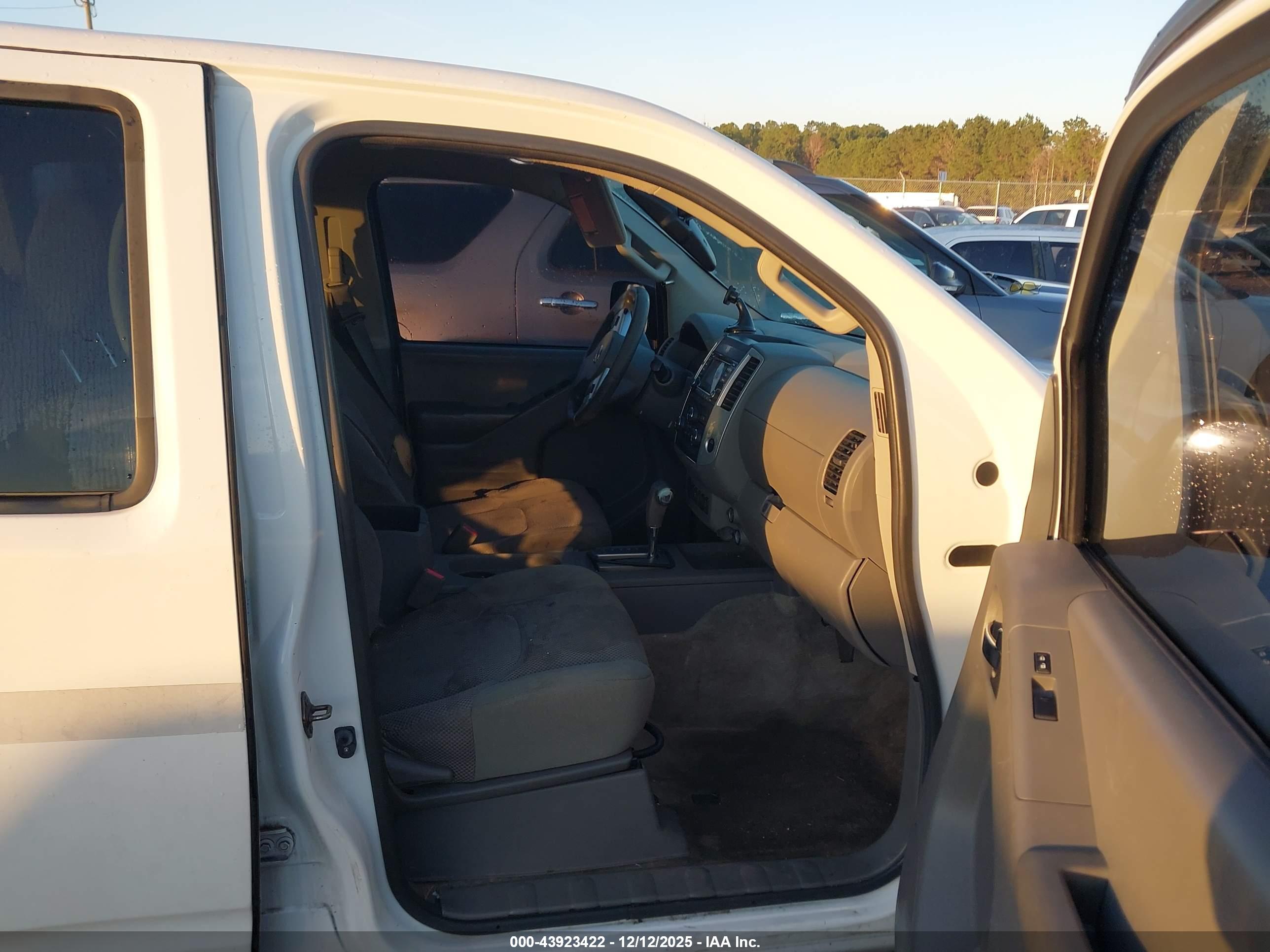 NISSAN FRONTIER image 5