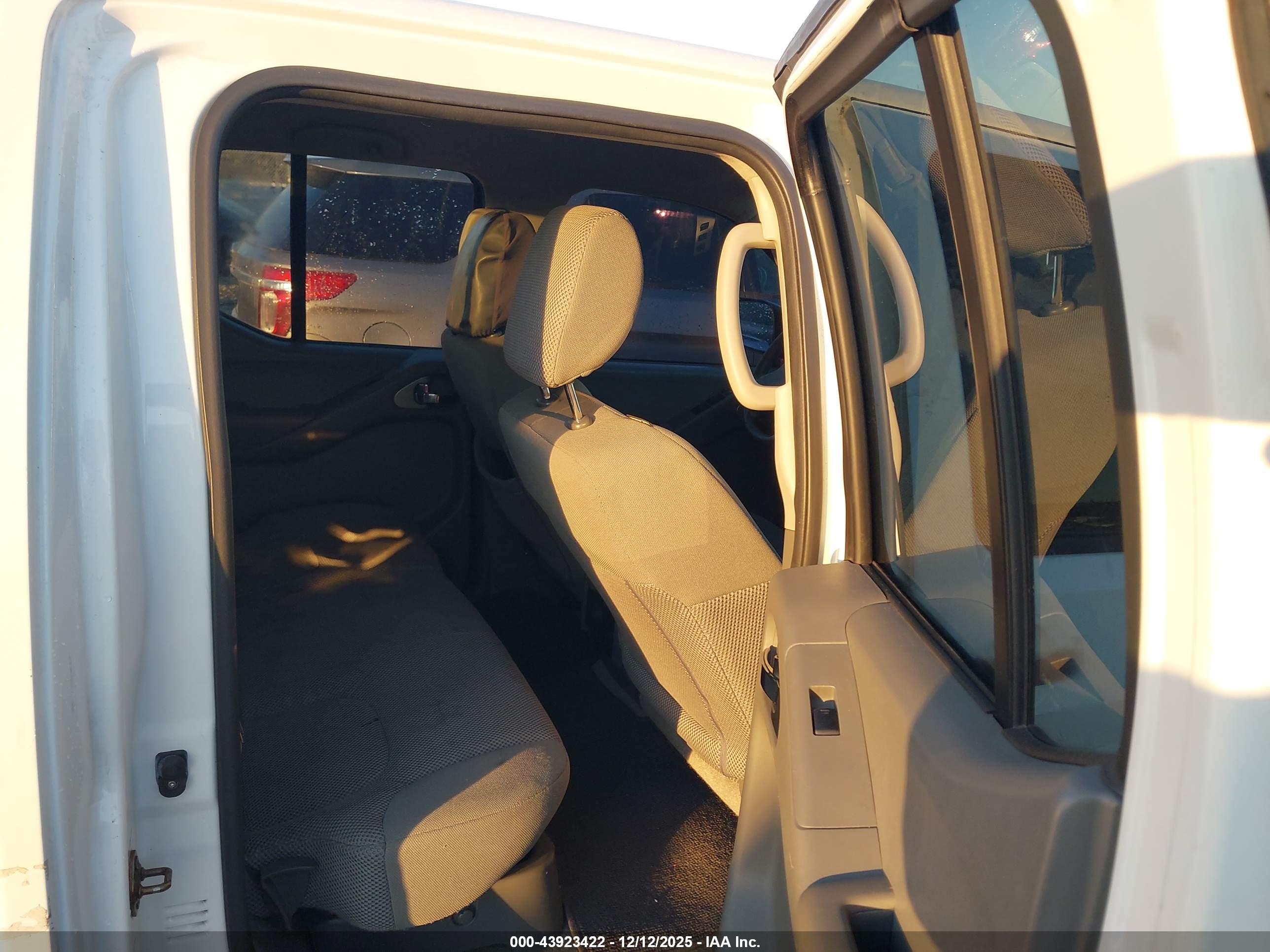 NISSAN FRONTIER image 8