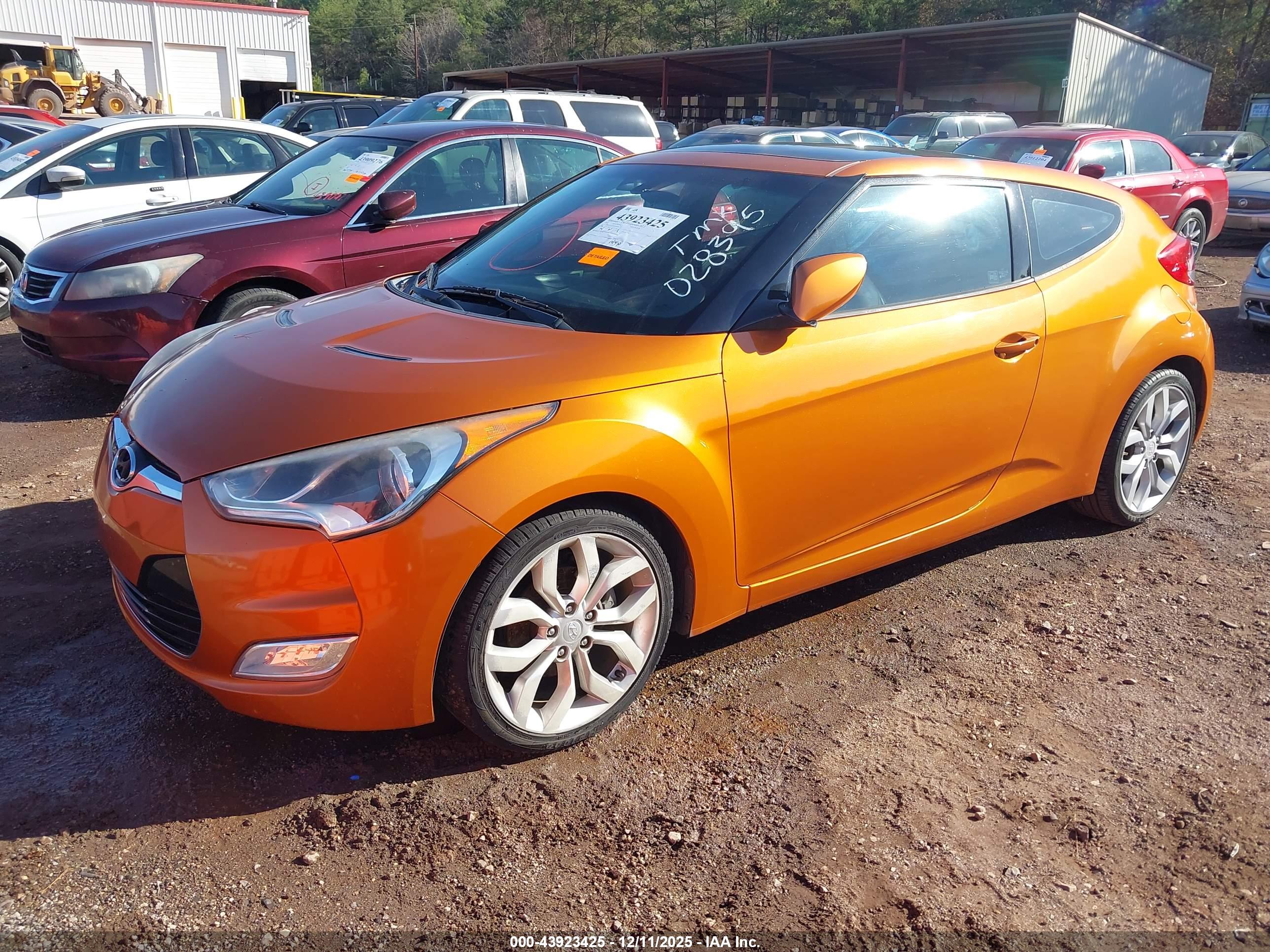 HYUNDAI VELOSTER image 2