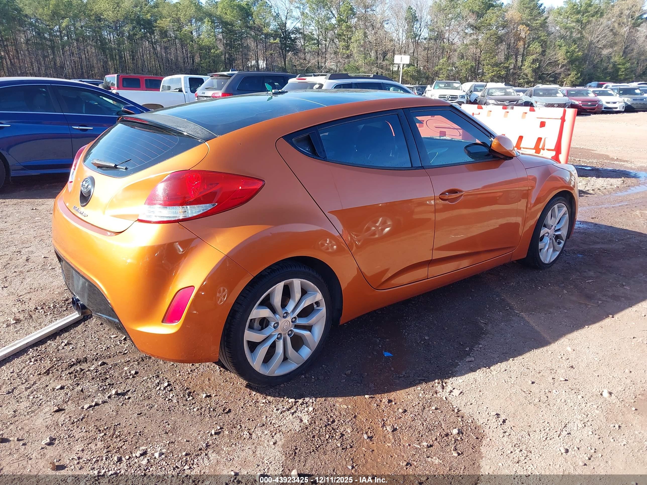 HYUNDAI VELOSTER image 4