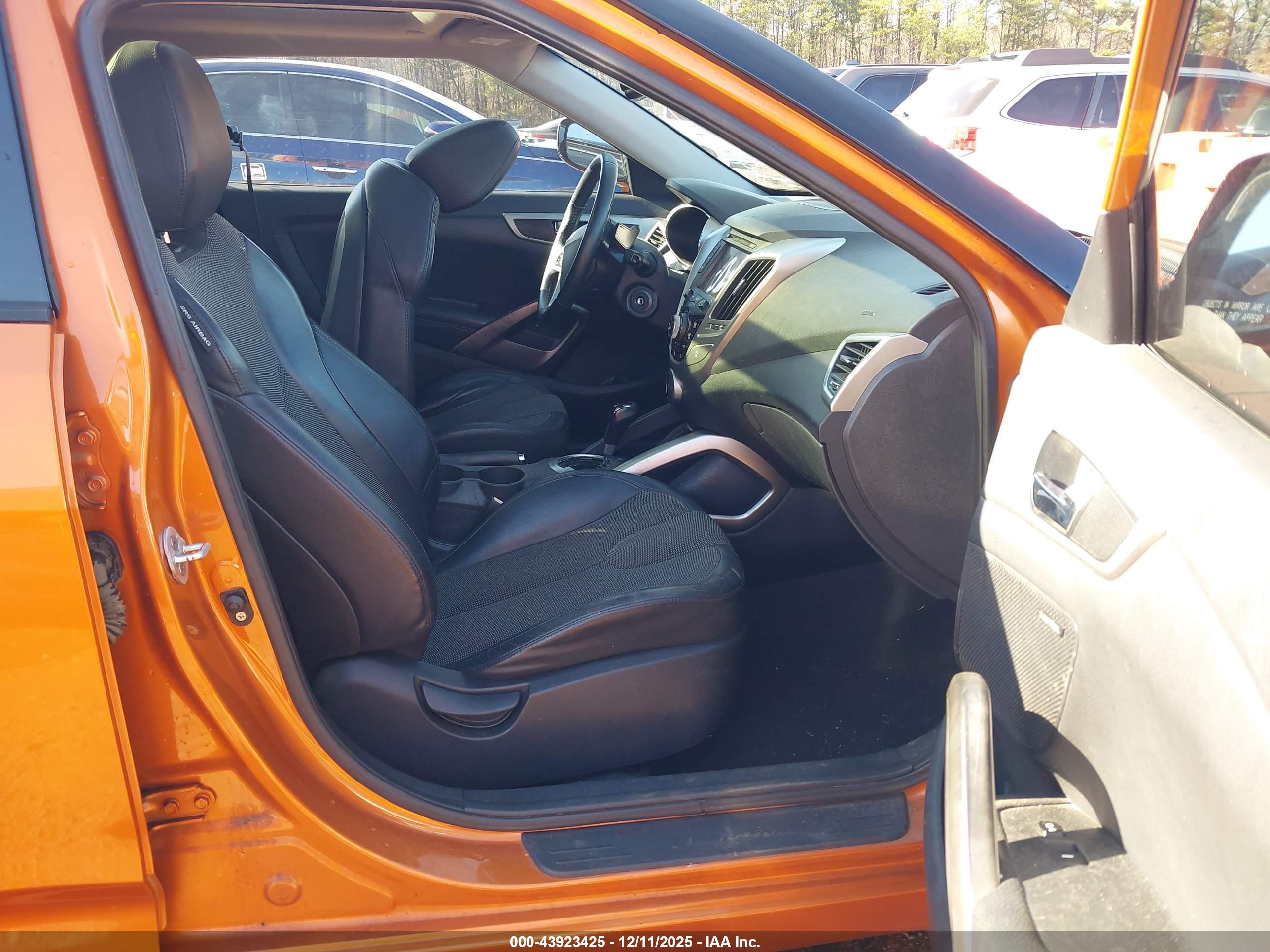 HYUNDAI VELOSTER image 5