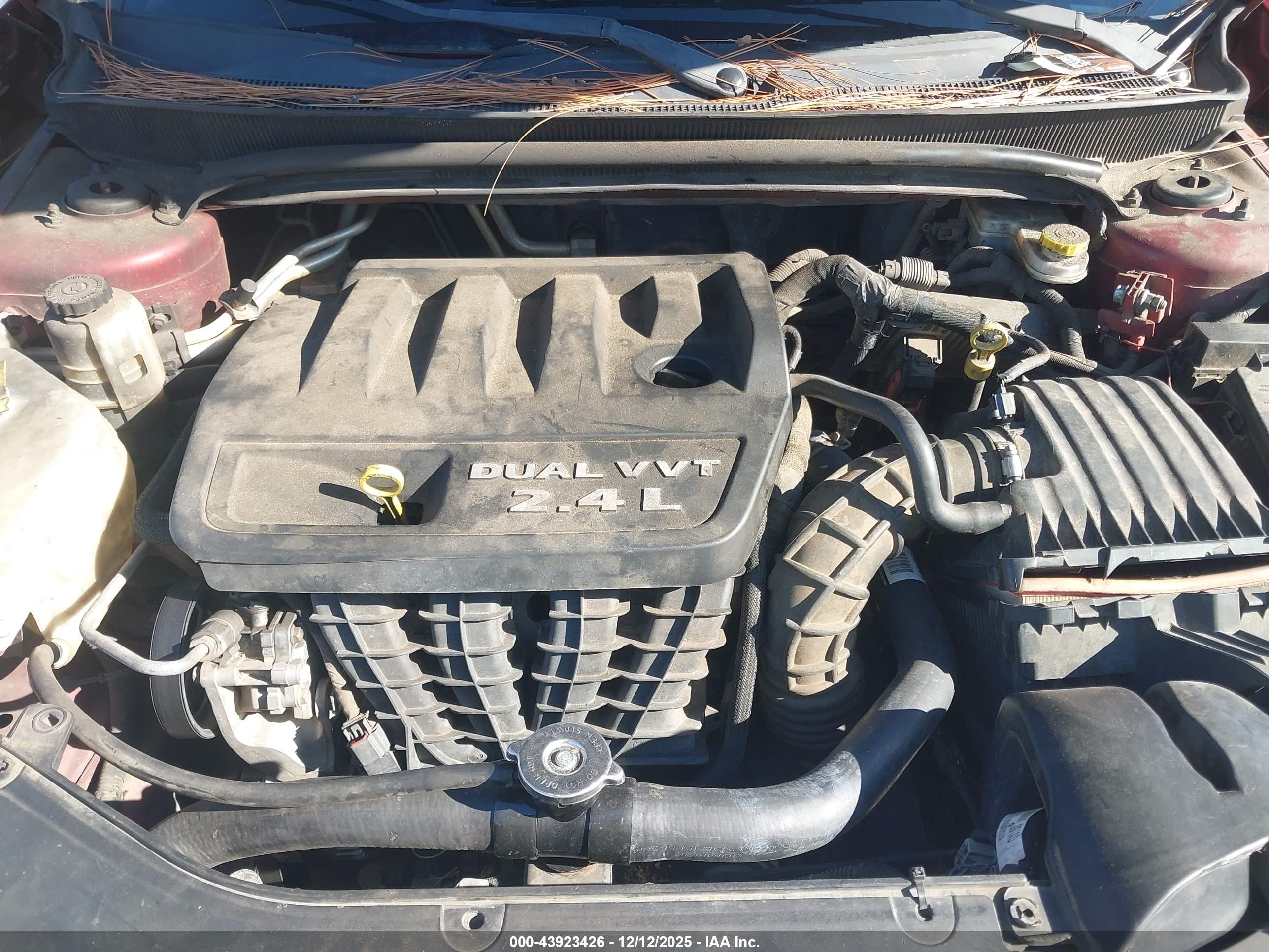 CHRYSLER 200 image 10