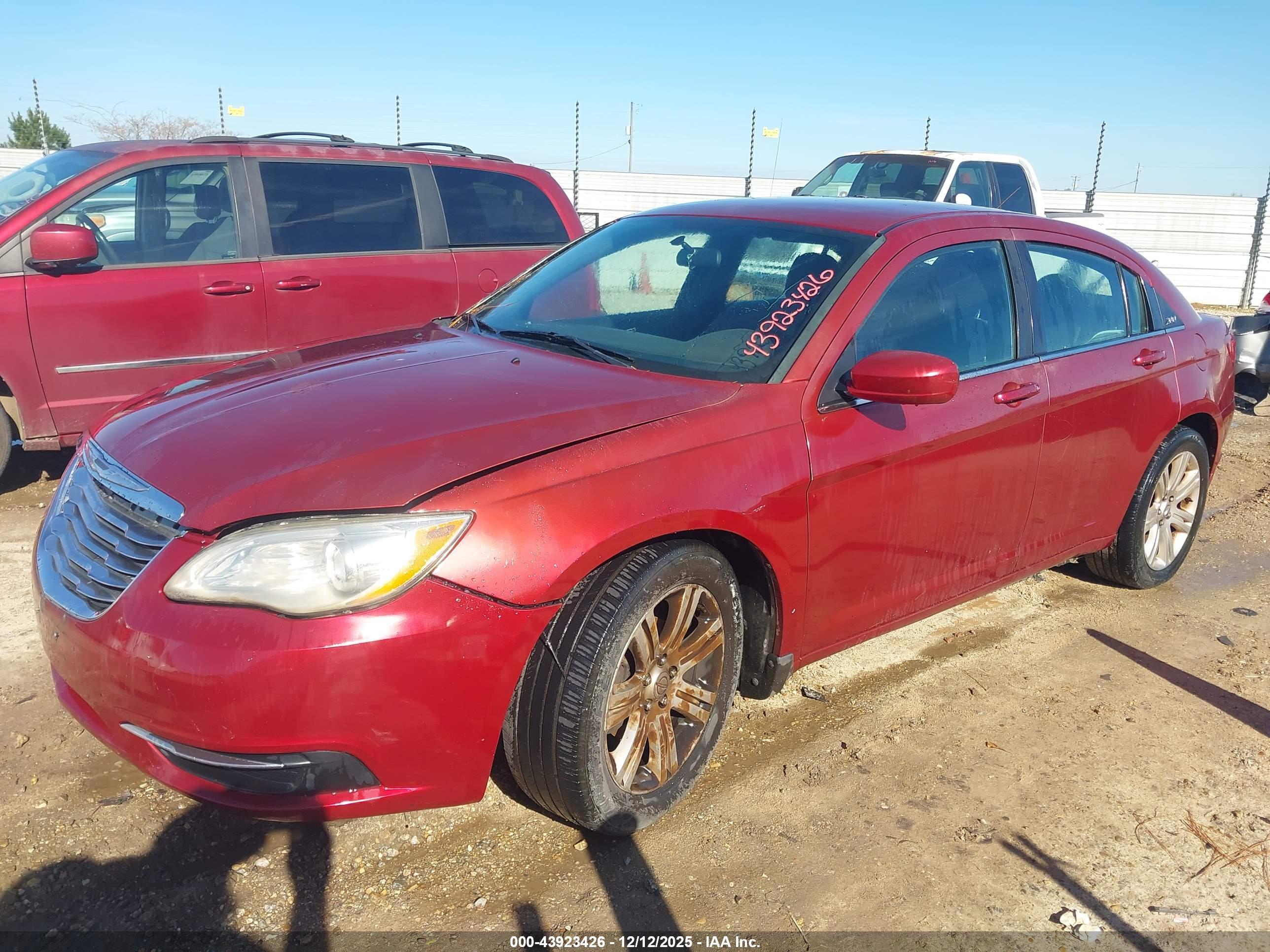 CHRYSLER 200 image 2