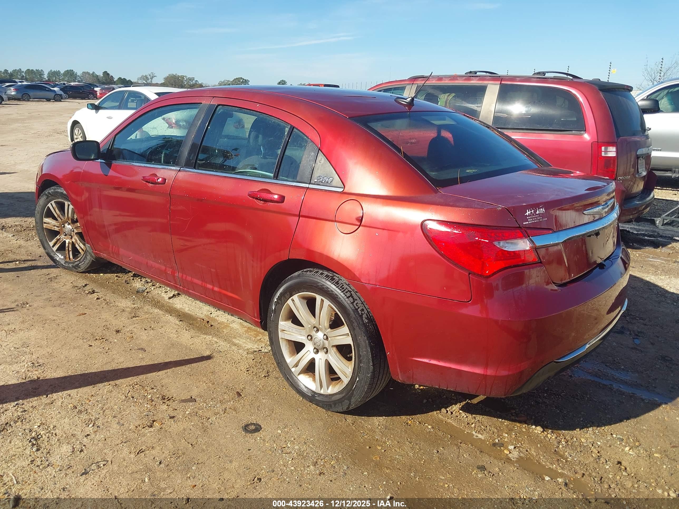 CHRYSLER 200 image 3