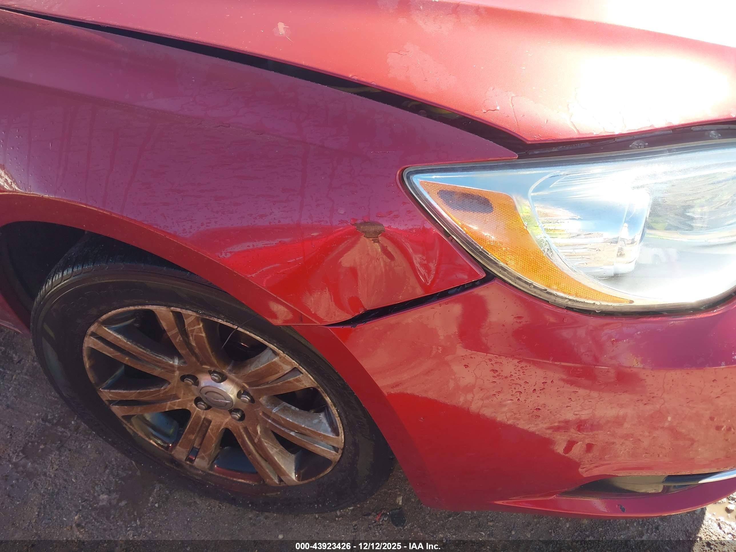 CHRYSLER 200 image 6