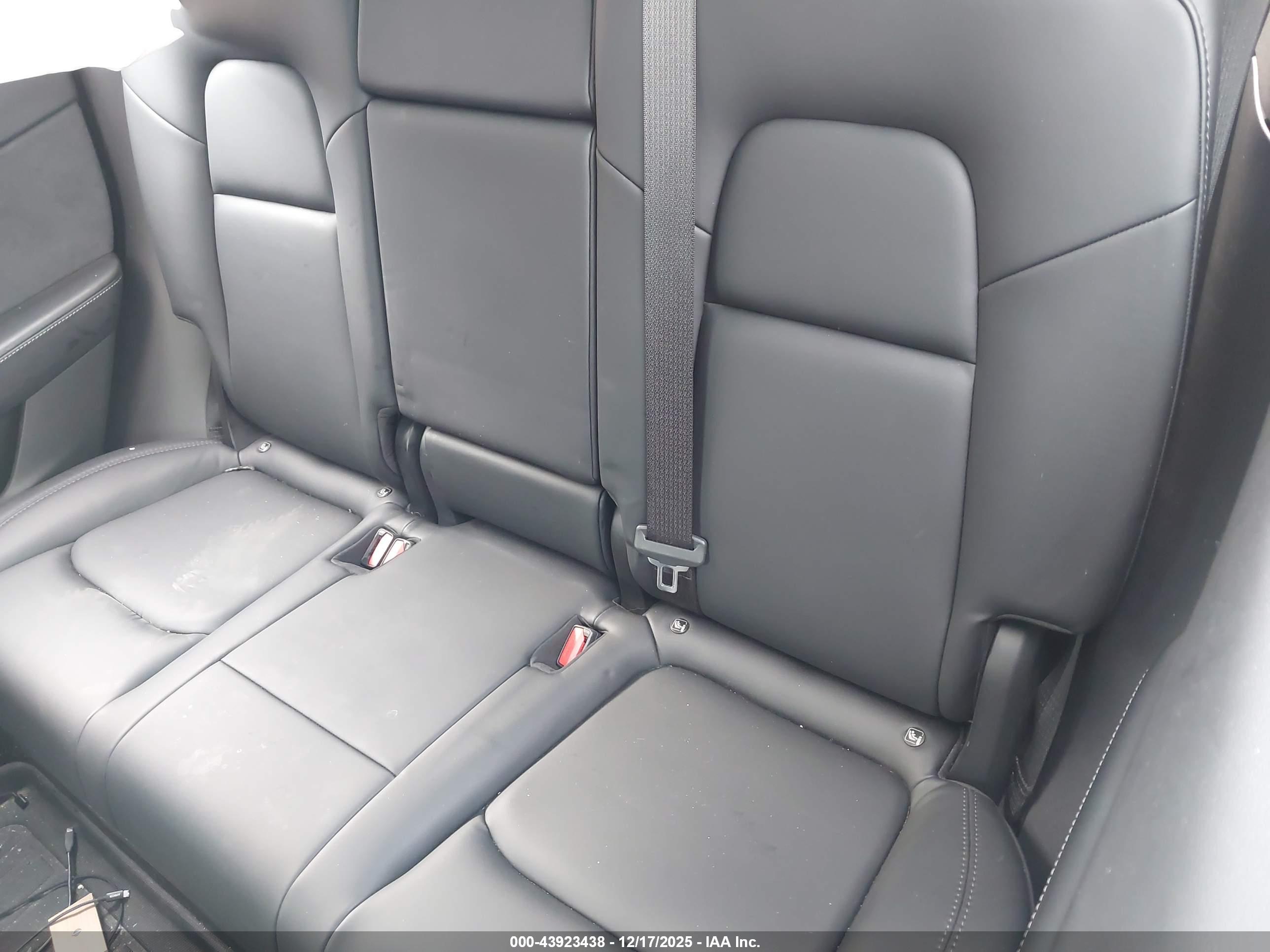 TESLA MODEL image 8