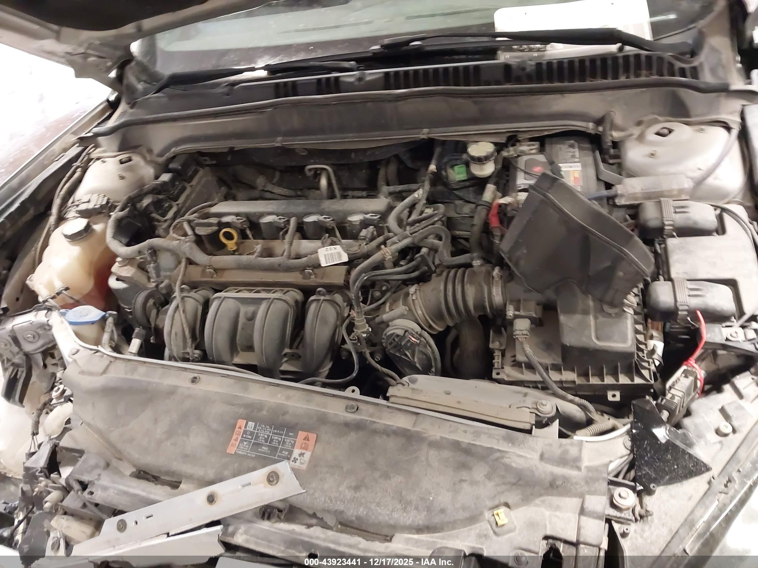 FORD FUSION image 10