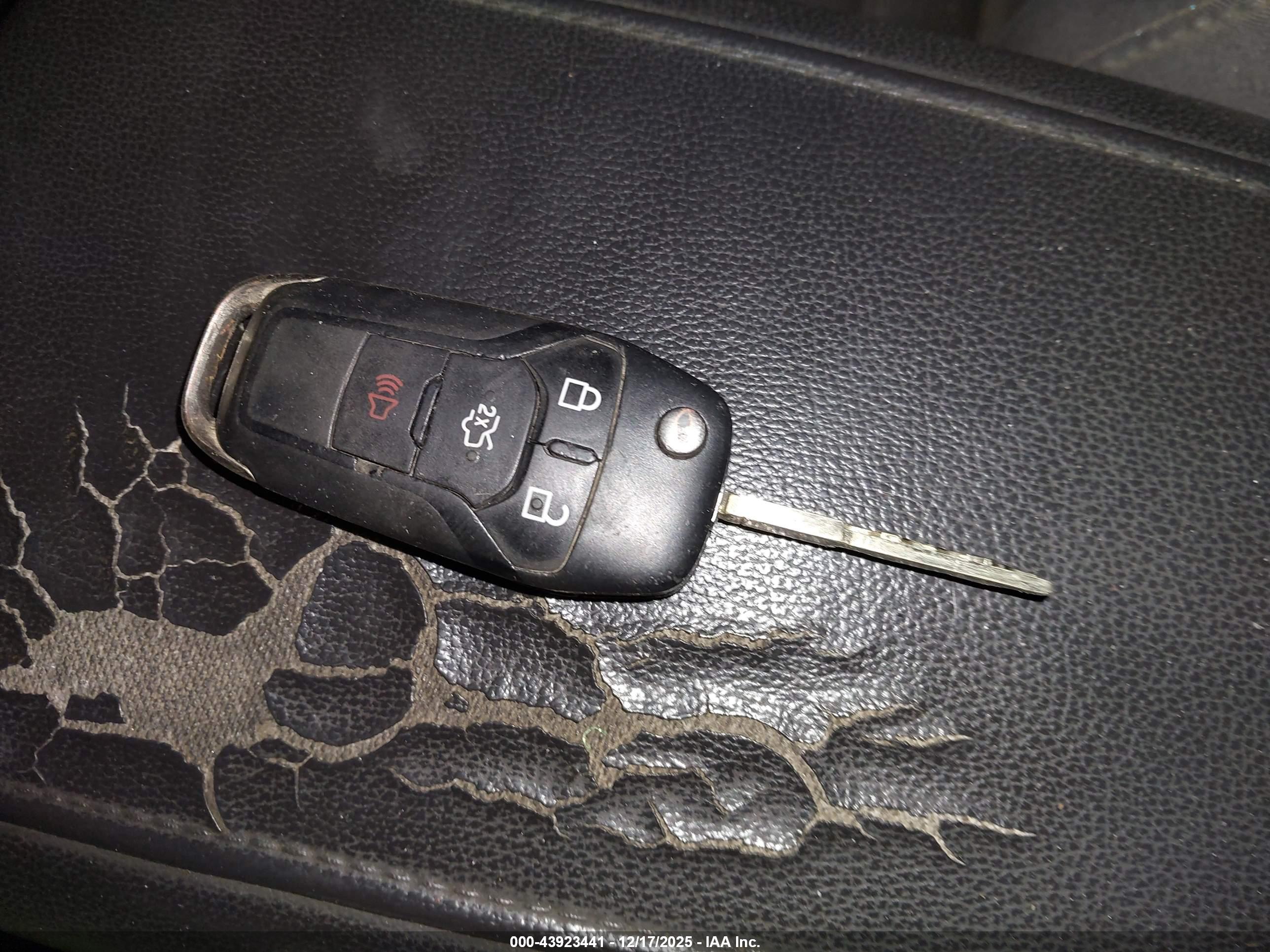 FORD FUSION image 11