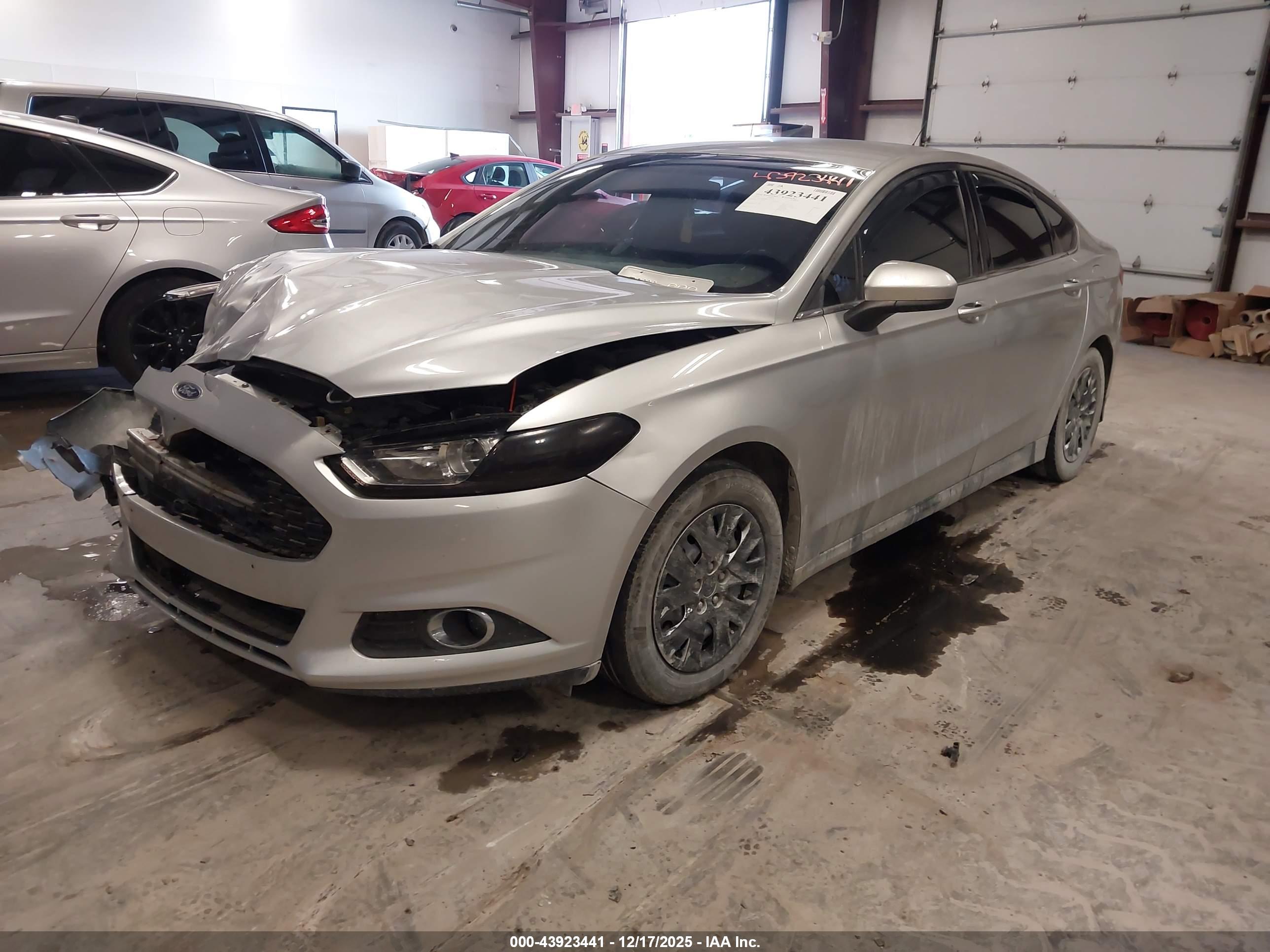 FORD FUSION image 2