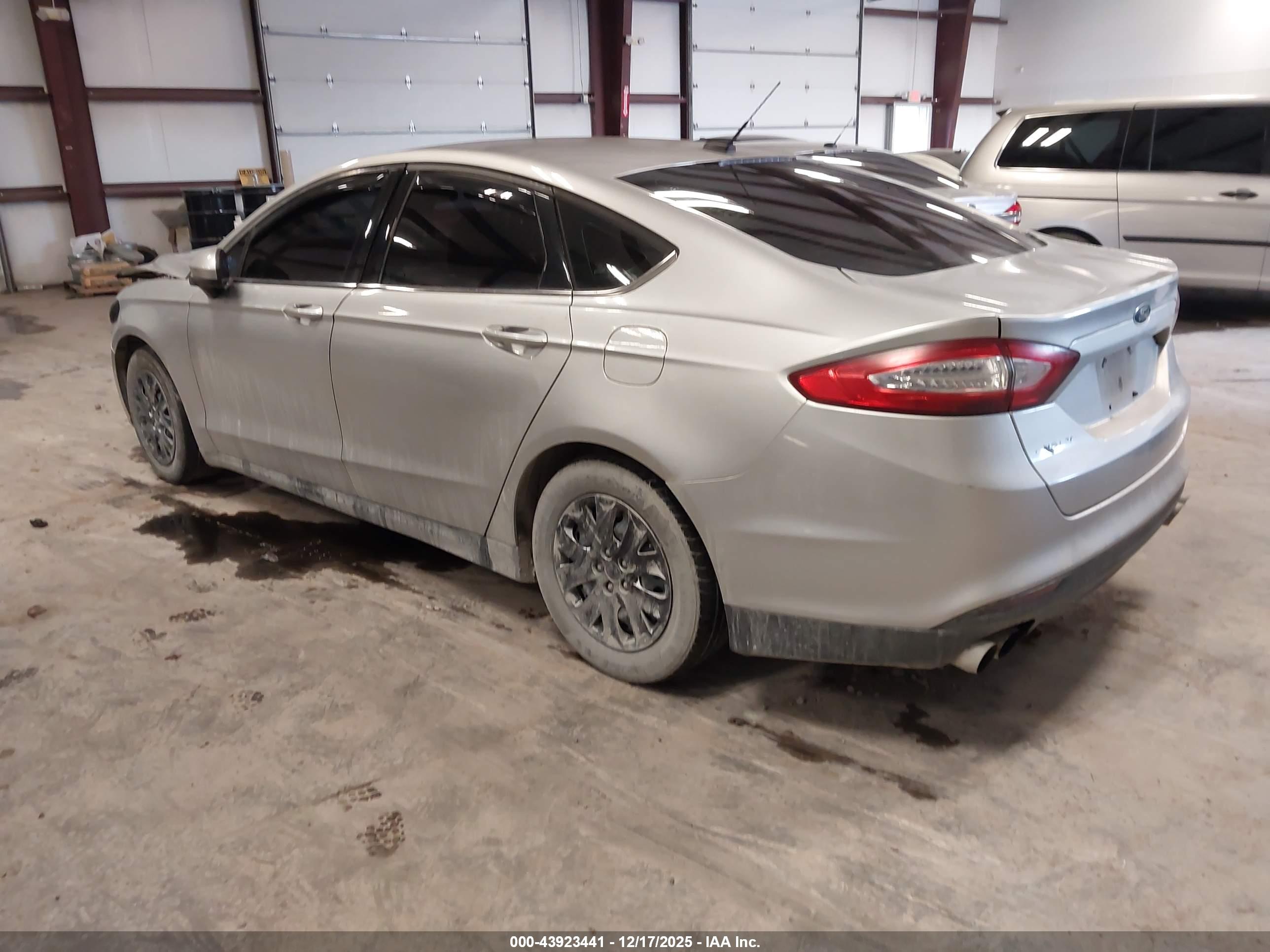 FORD FUSION image 3