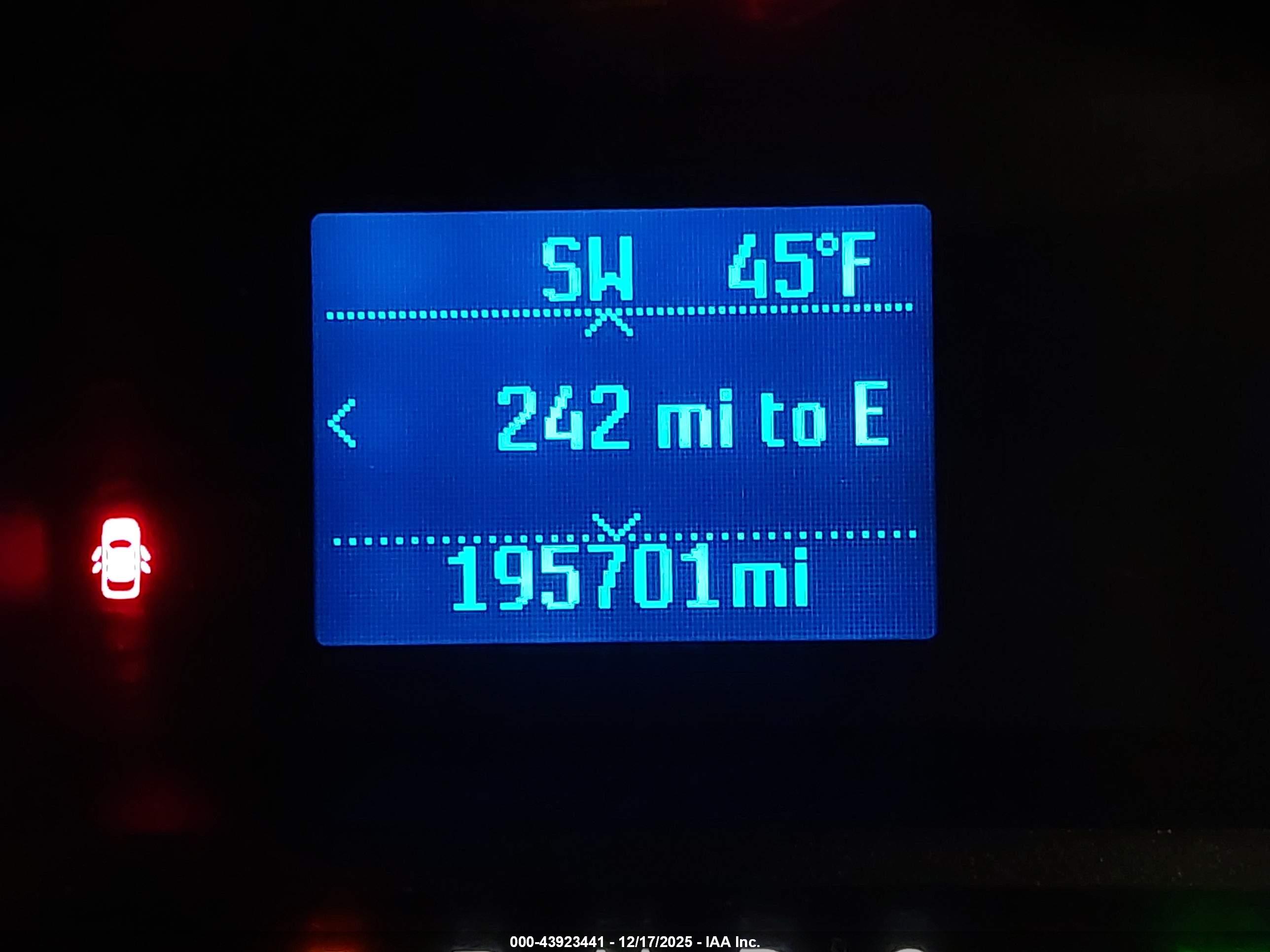 FORD FUSION image 7