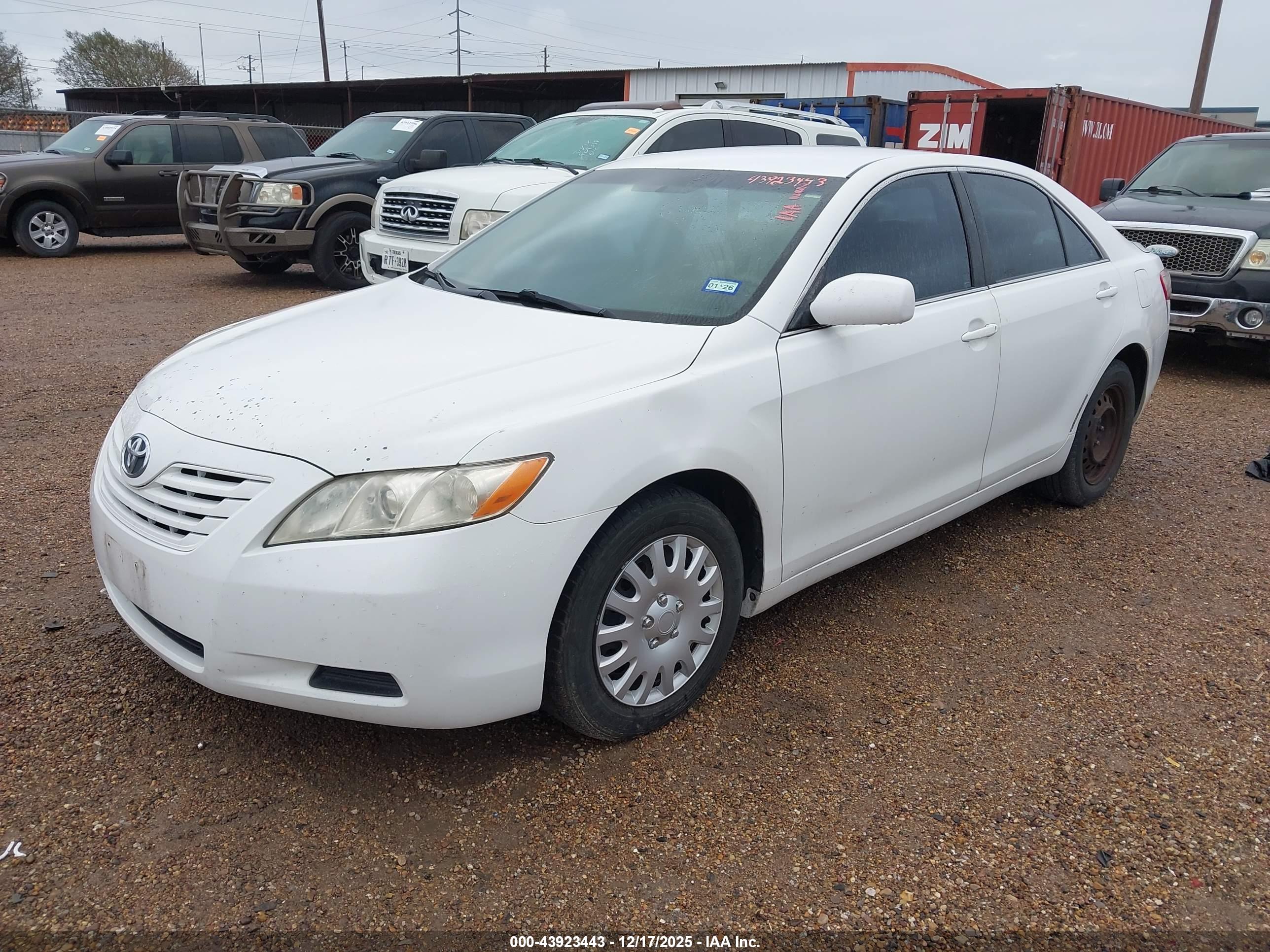 TOYOTA CAMRY image 2