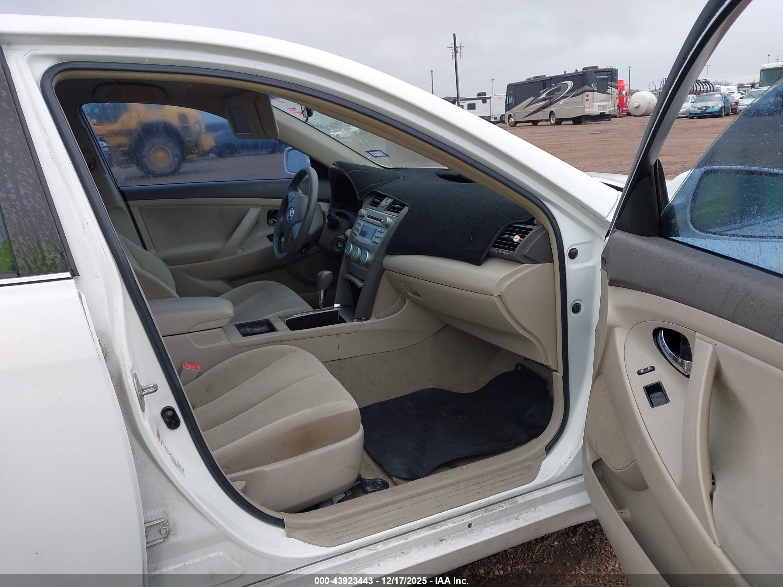 TOYOTA CAMRY image 5