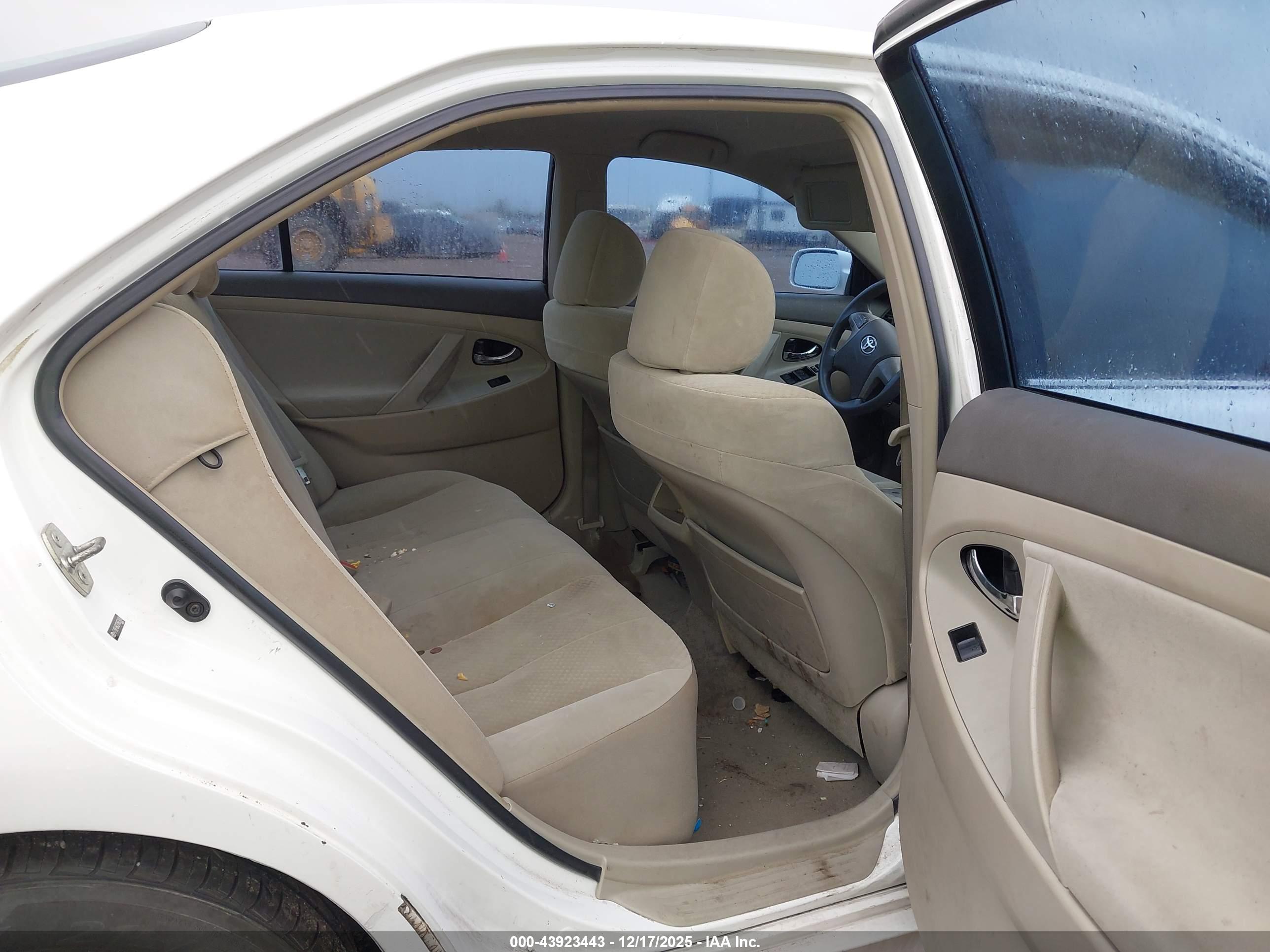 TOYOTA CAMRY image 8