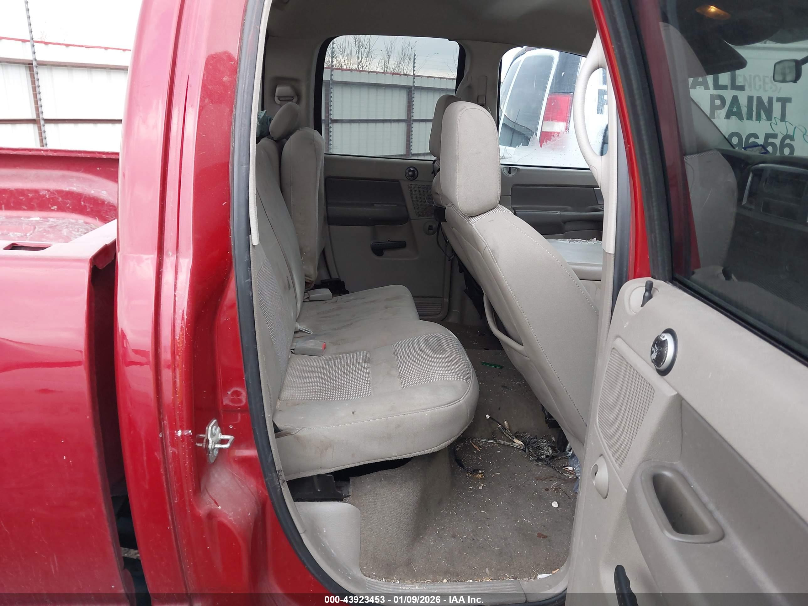 DODGE RAM image 8
