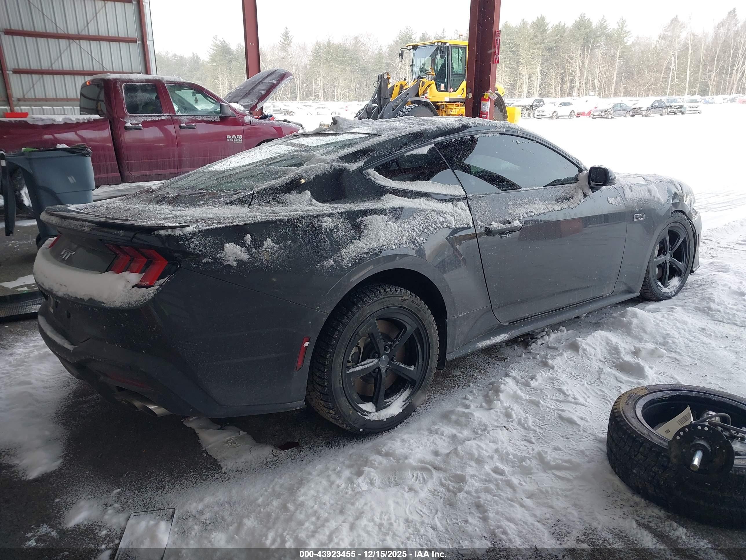 FORD MUSTANG image 4
