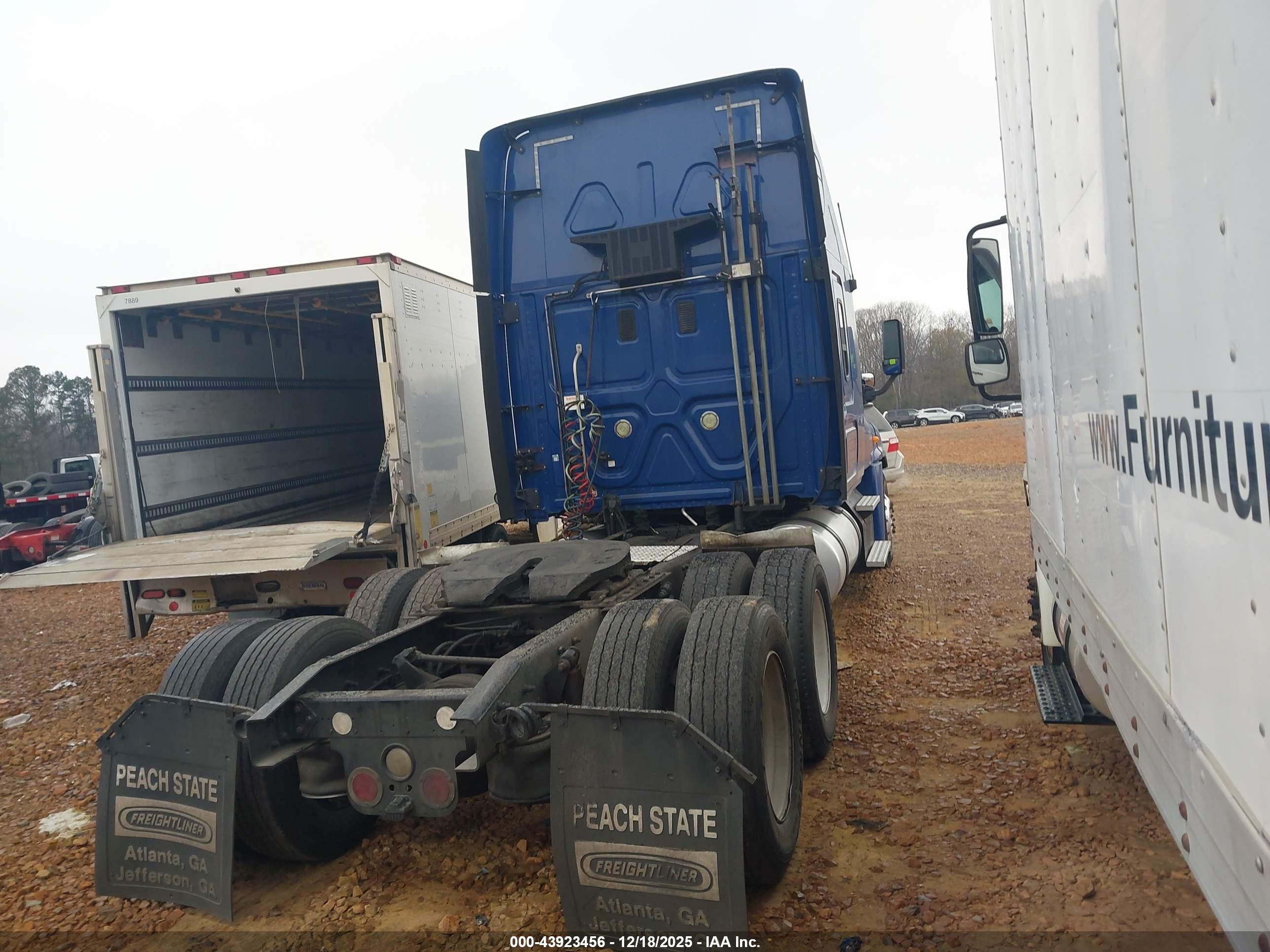 FREIGHTLINER CASCADIA image 4