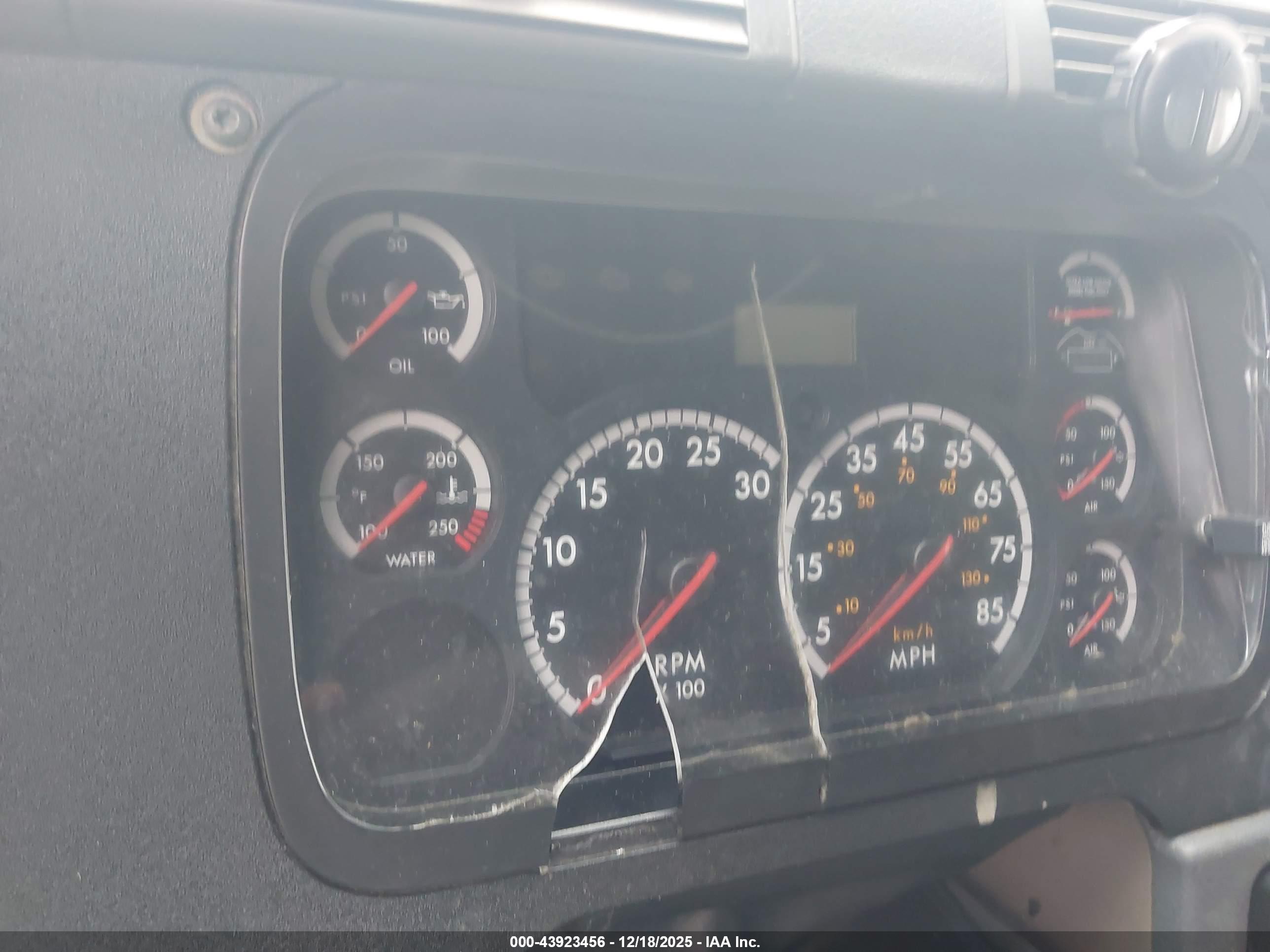 FREIGHTLINER CASCADIA image 6