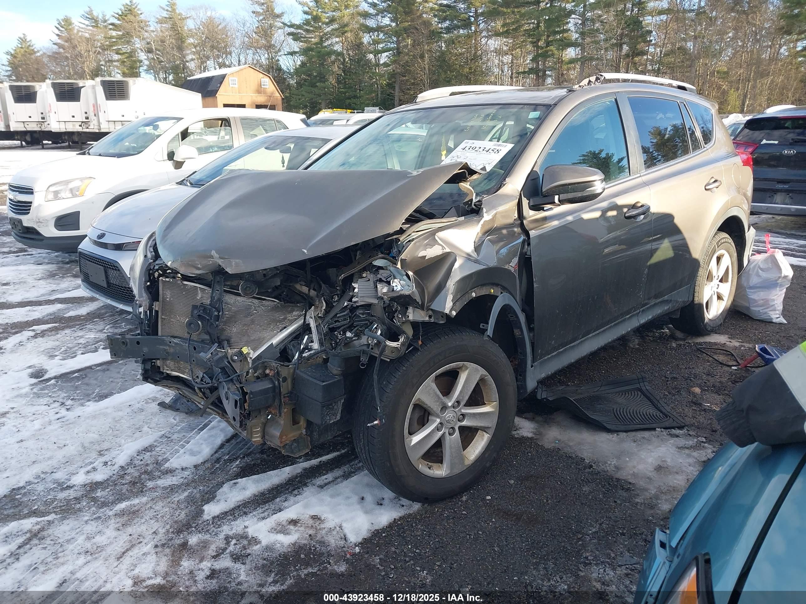TOYOTA RAV4 image 2