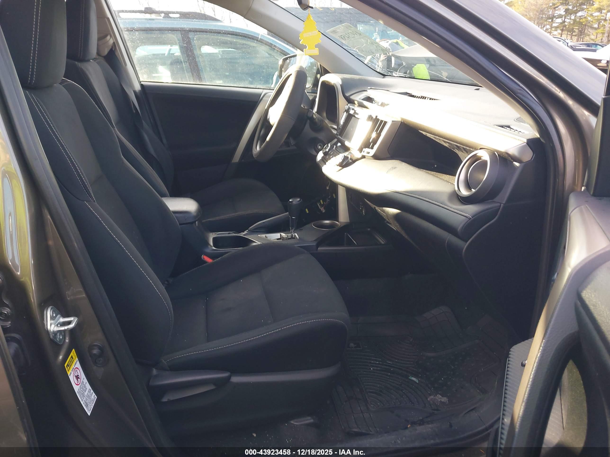 TOYOTA RAV4 image 5