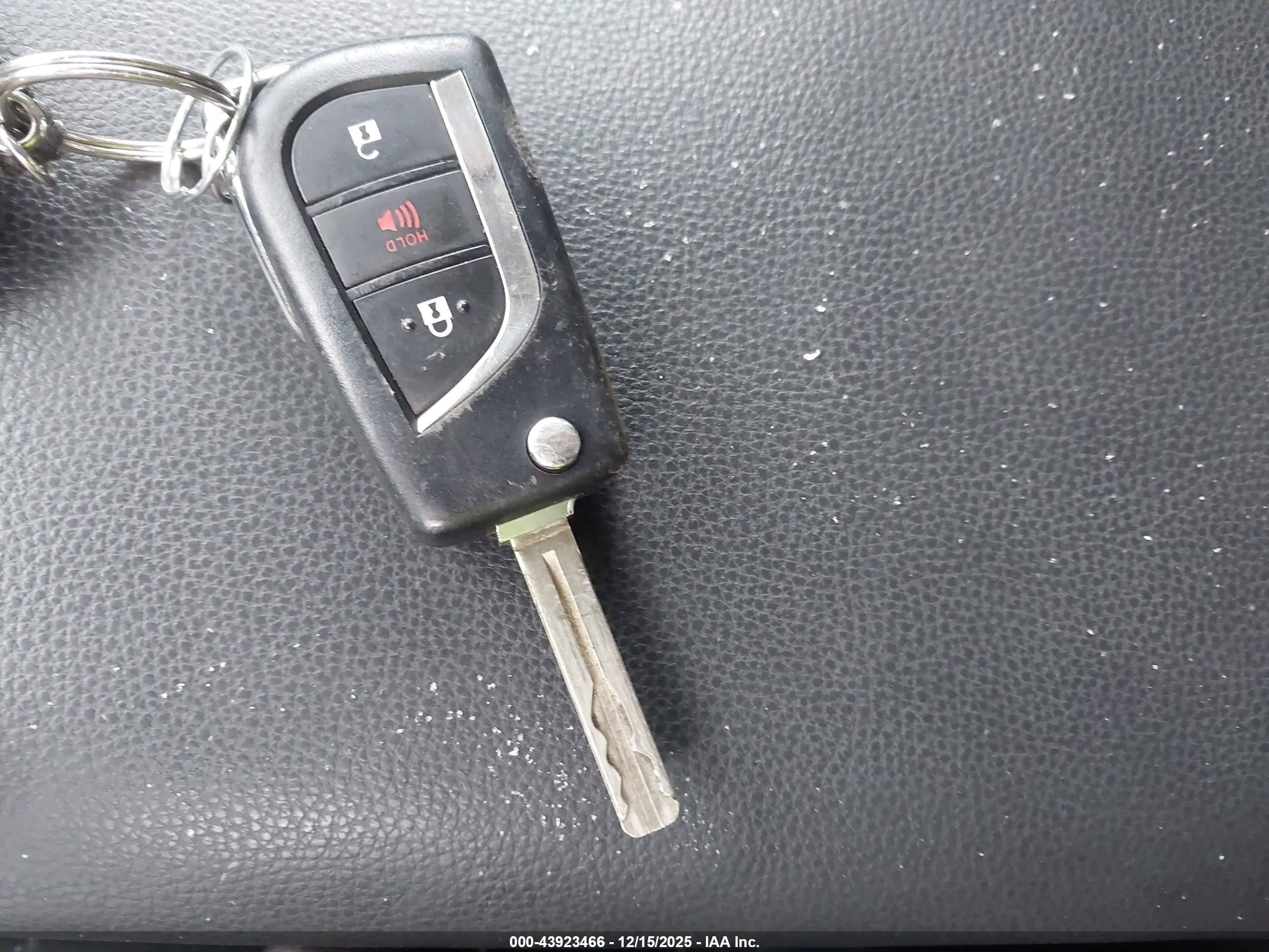 TOYOTA RAV4 image 11