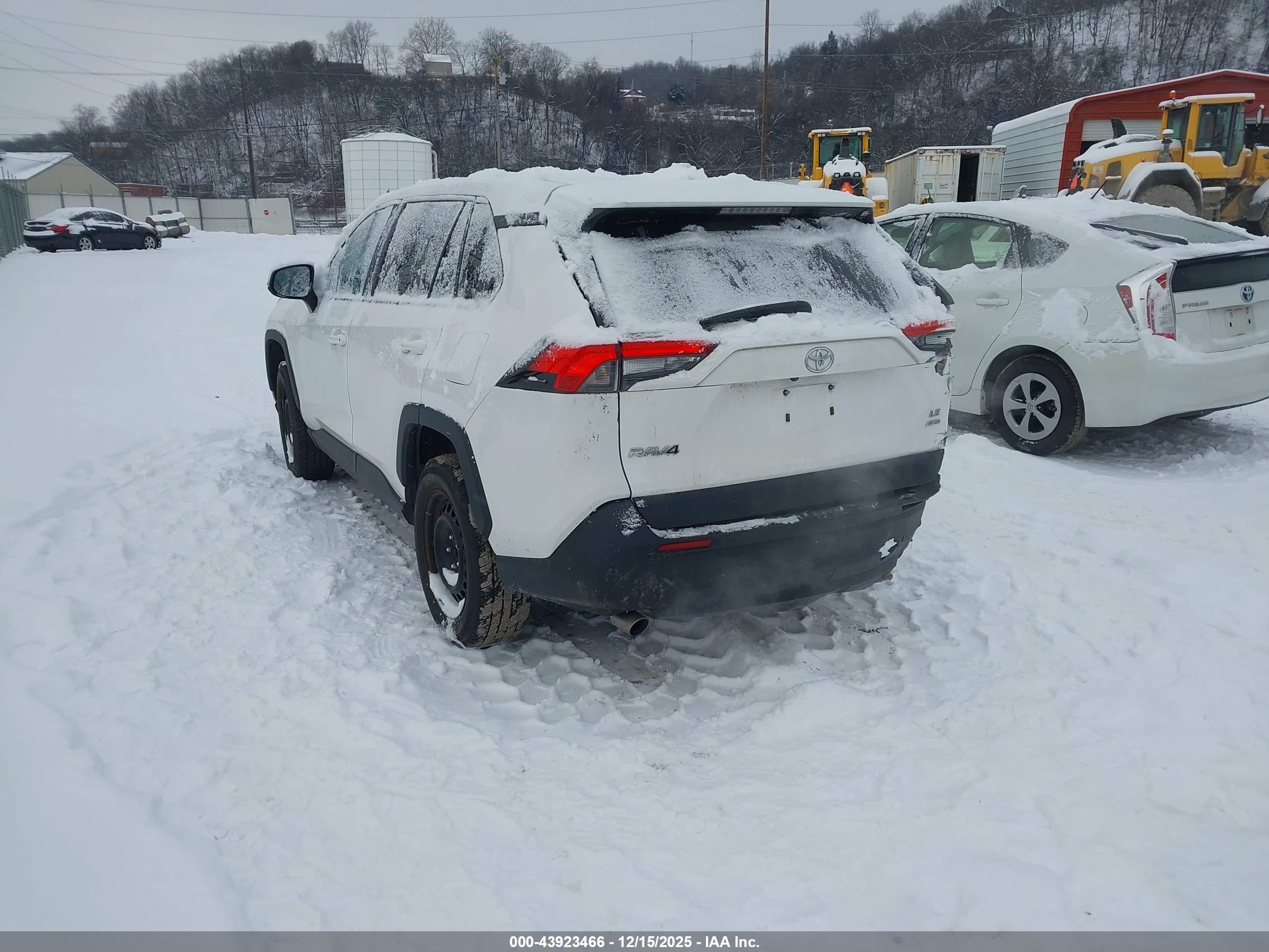 TOYOTA RAV4 image 3