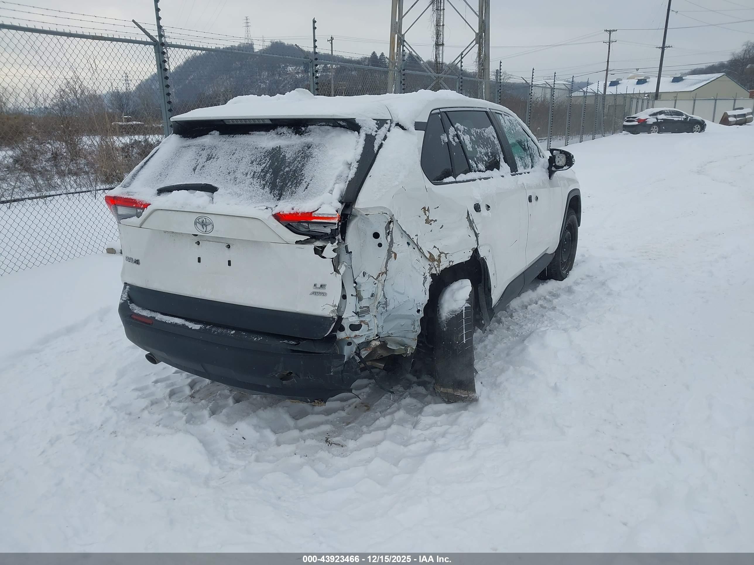 TOYOTA RAV4 image 4