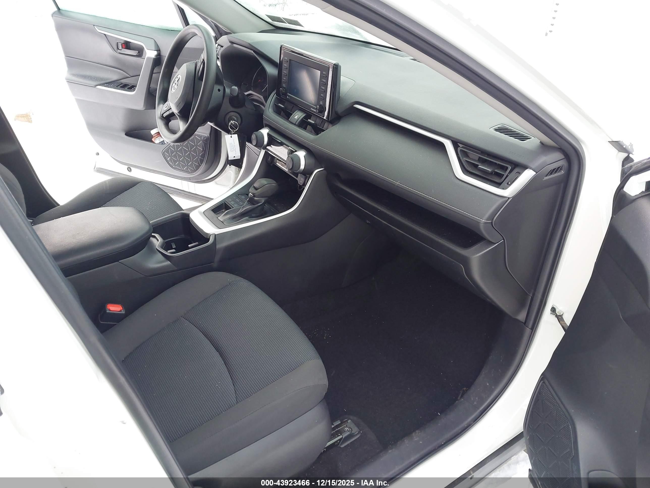 TOYOTA RAV4 image 5