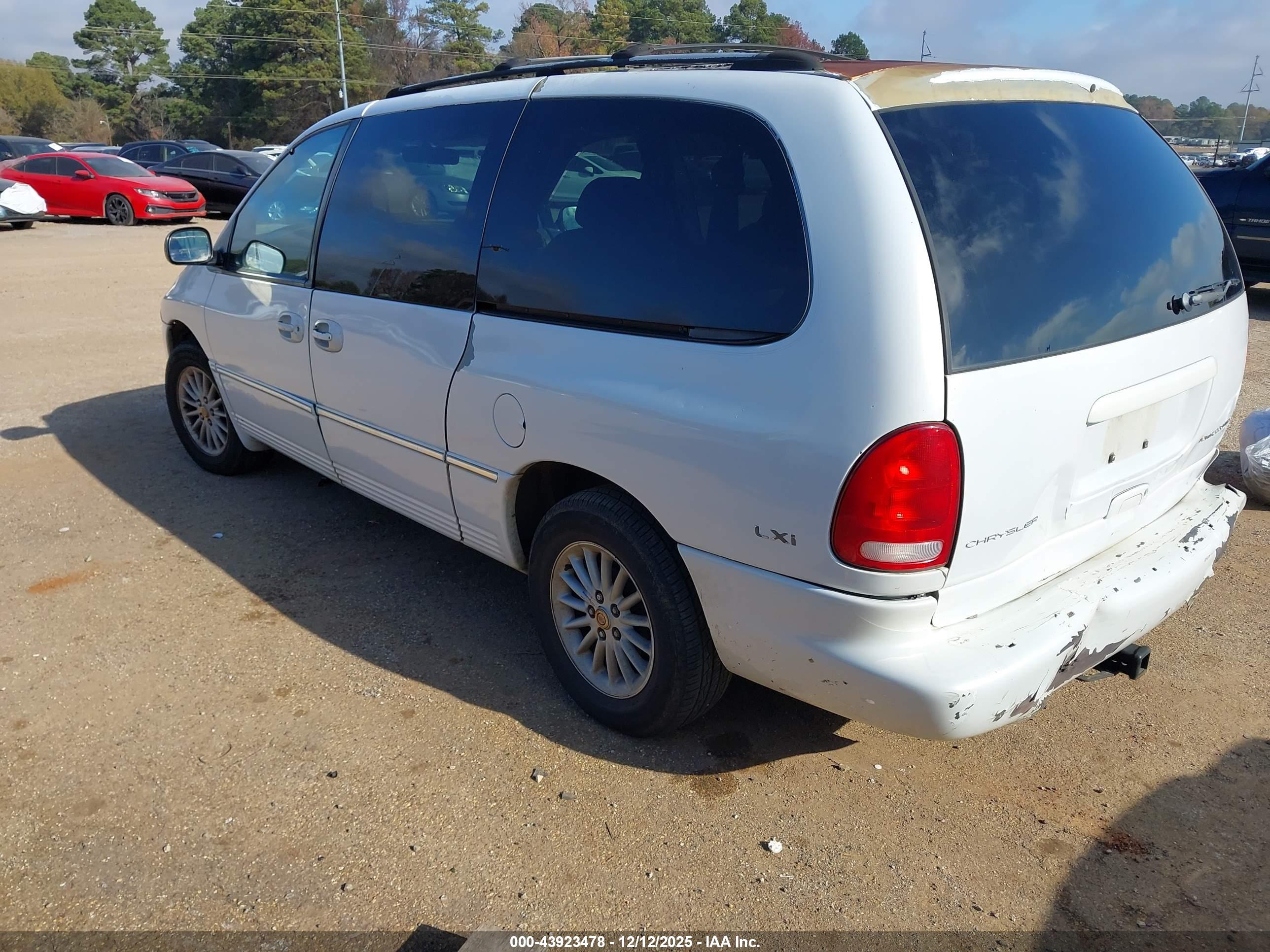 CHRYSLER TOWN image 3