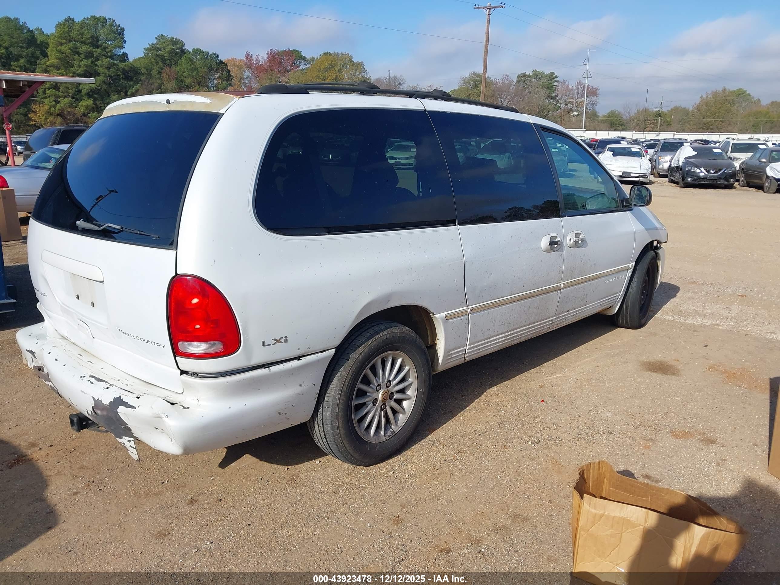 CHRYSLER TOWN image 4