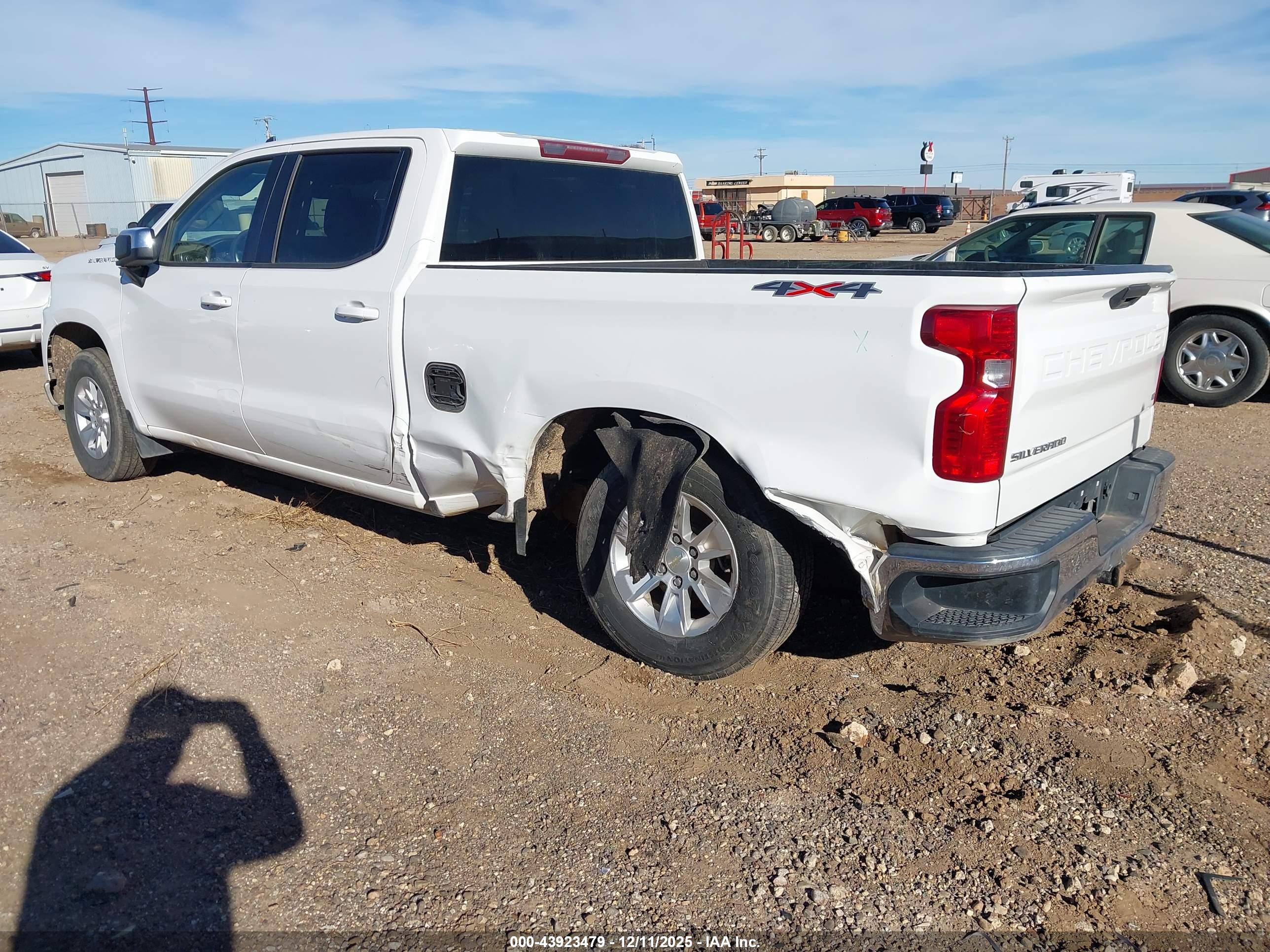 CHEVROLET SILVERADO image 3